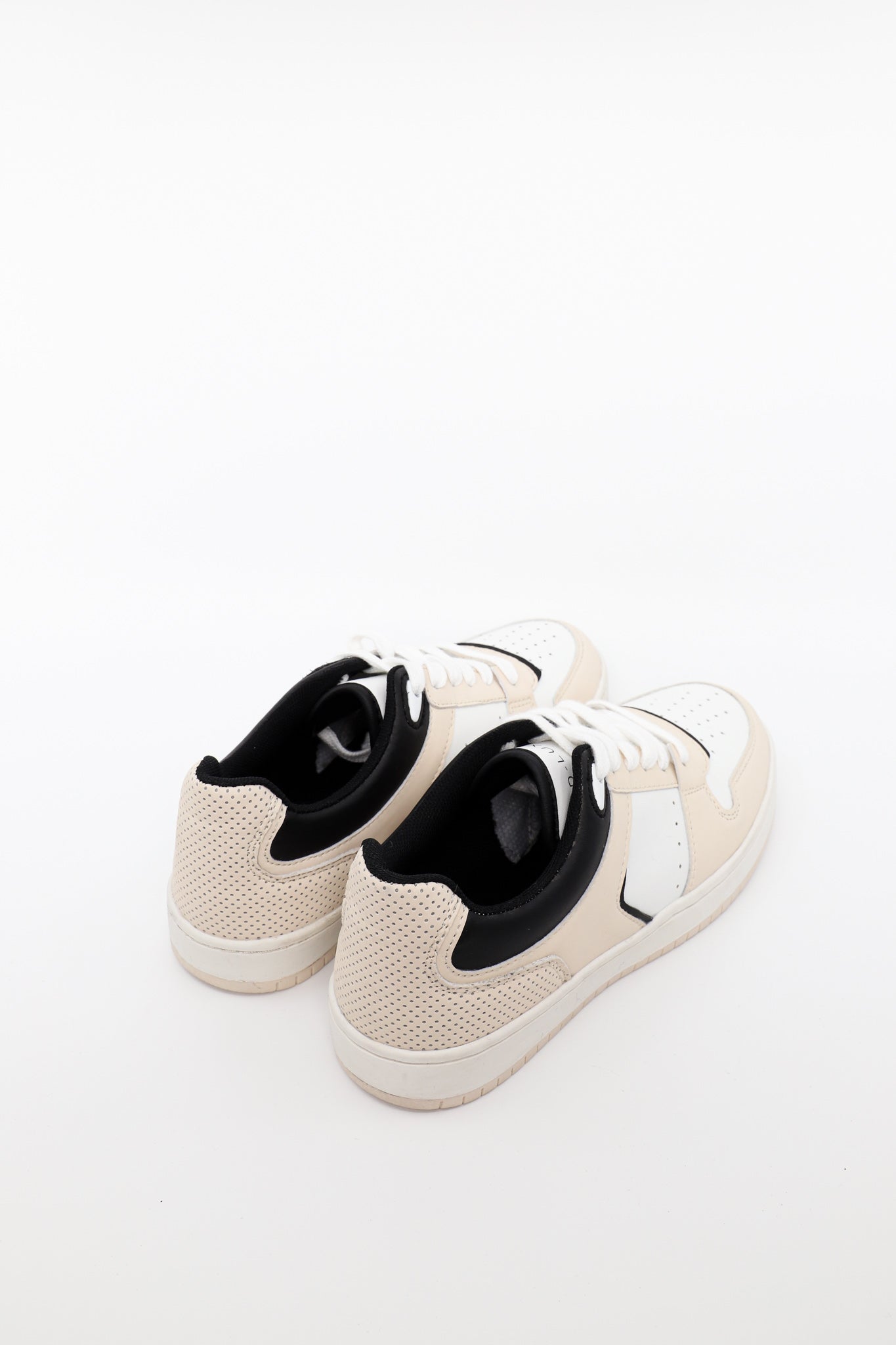 D-LUXE Blair Low Rise Sneaker