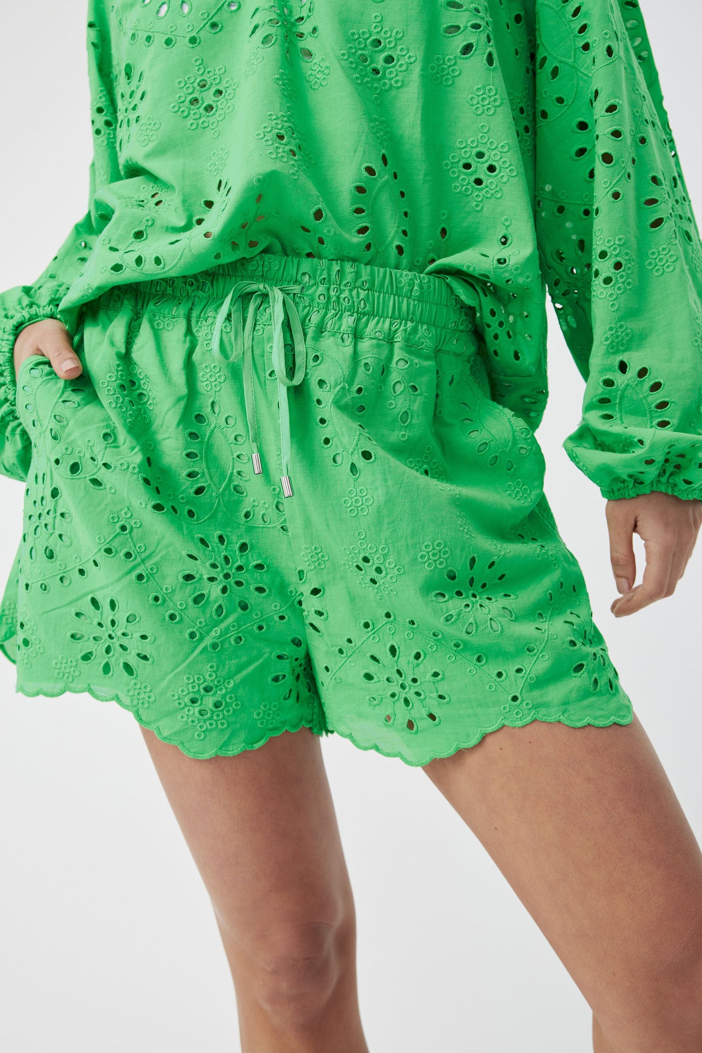 Luna Broderie Short