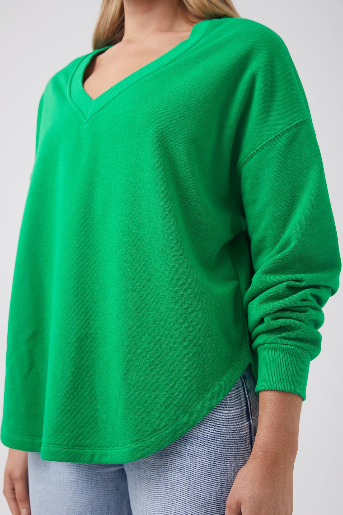 Demi V-Neck Sweat