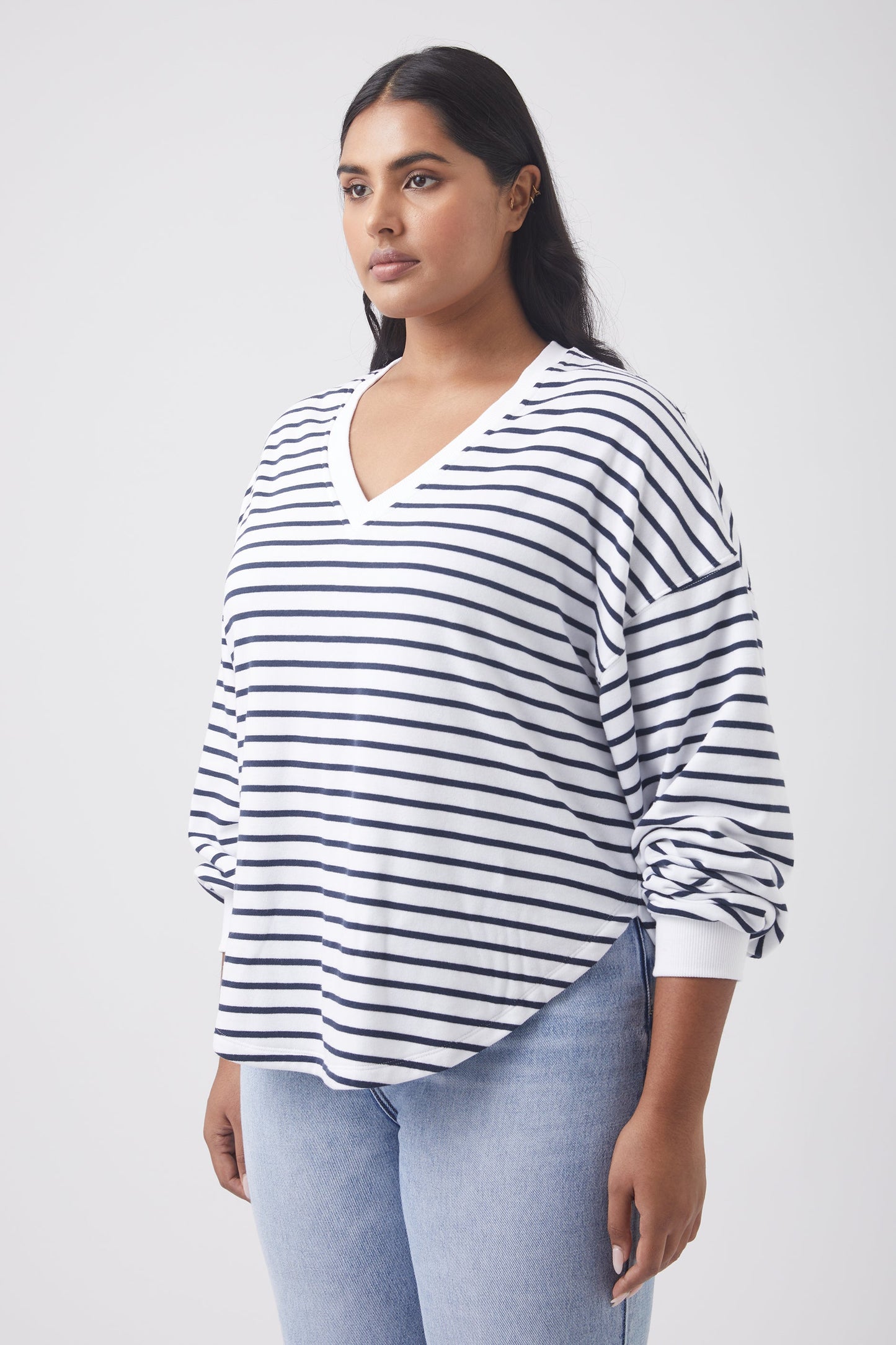 Demi V-Neck Sweat