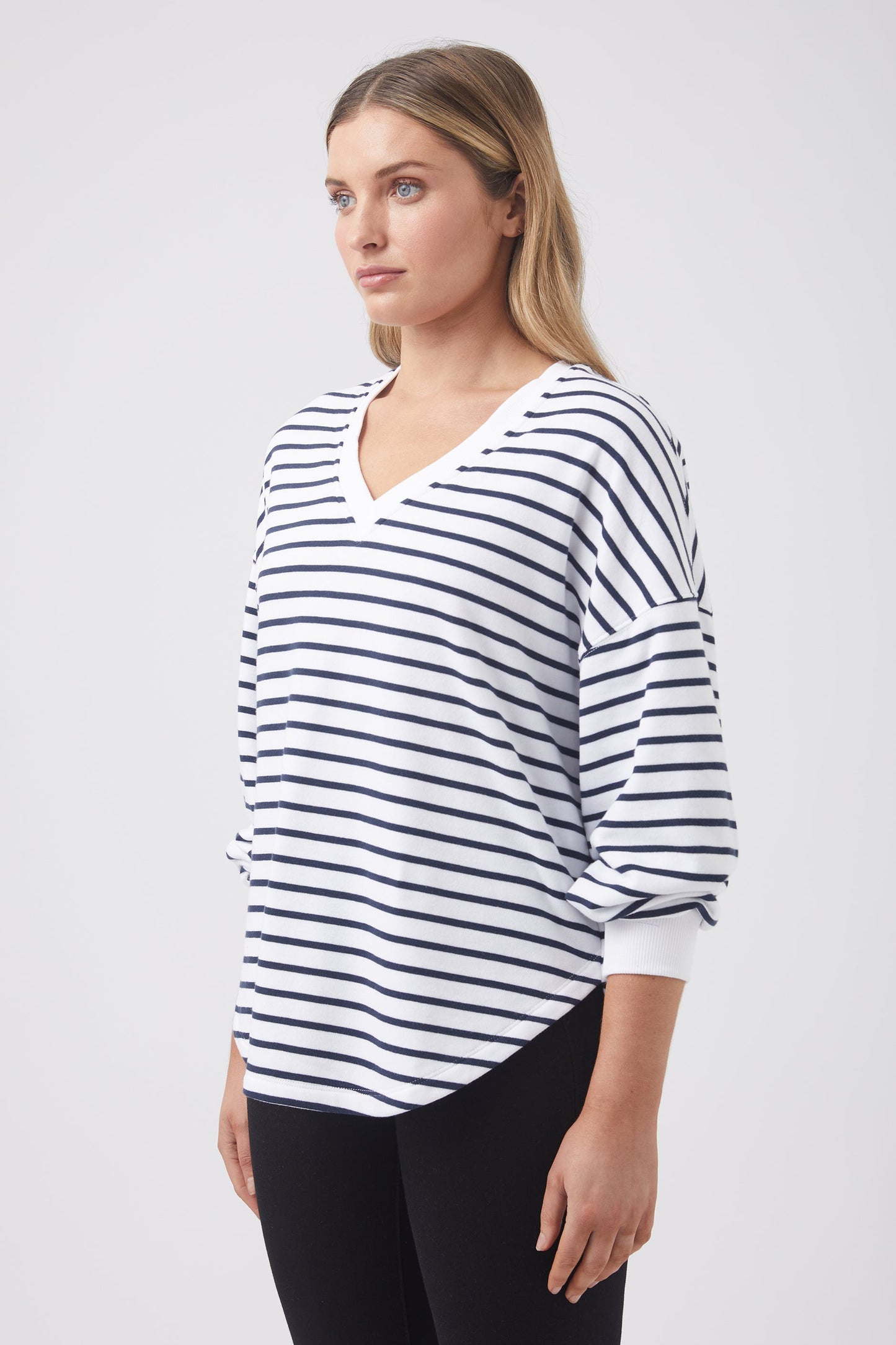 Demi V-Neck Sweat