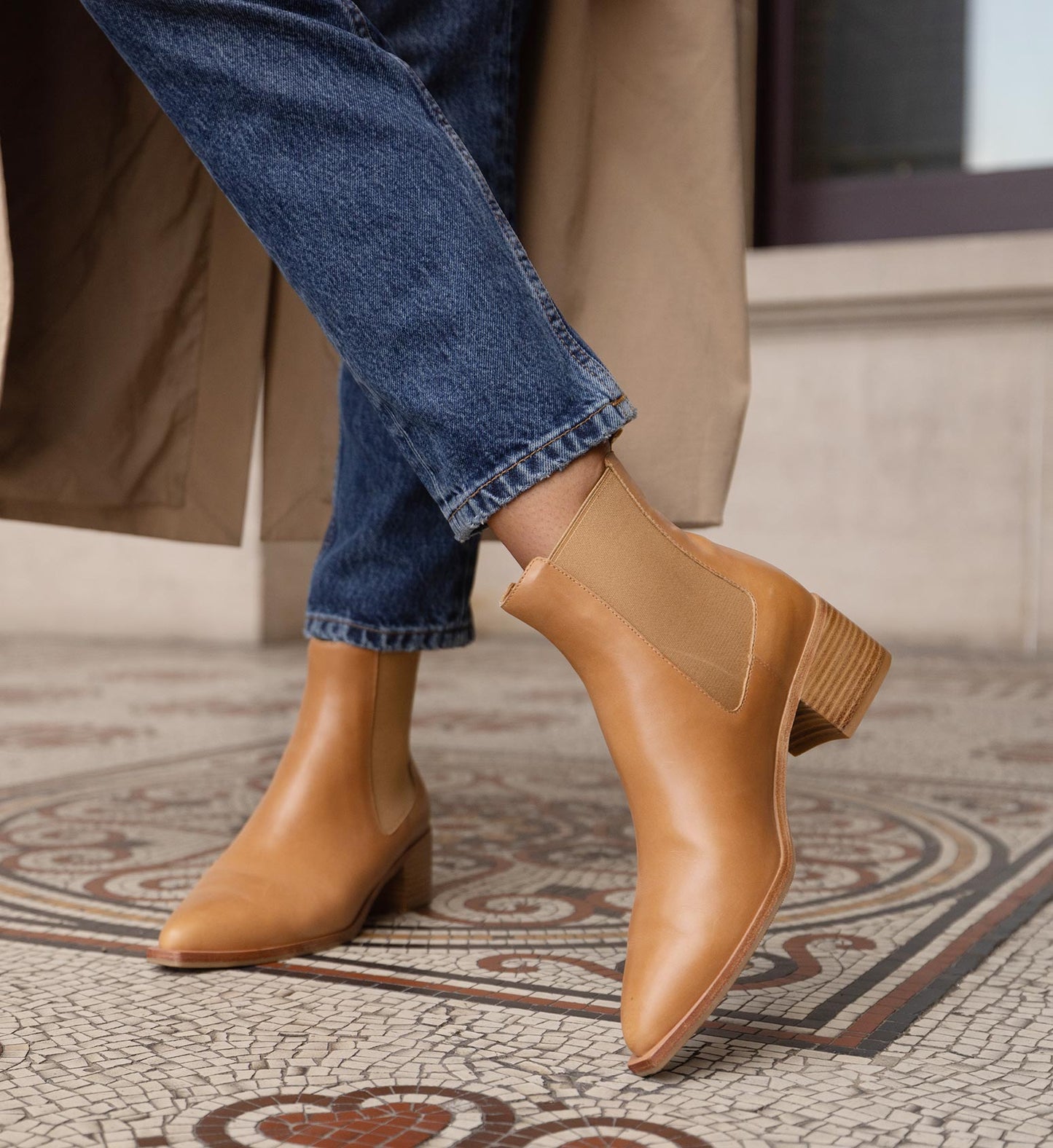 Comfortable Women's Tan Leather Chelsea Boots