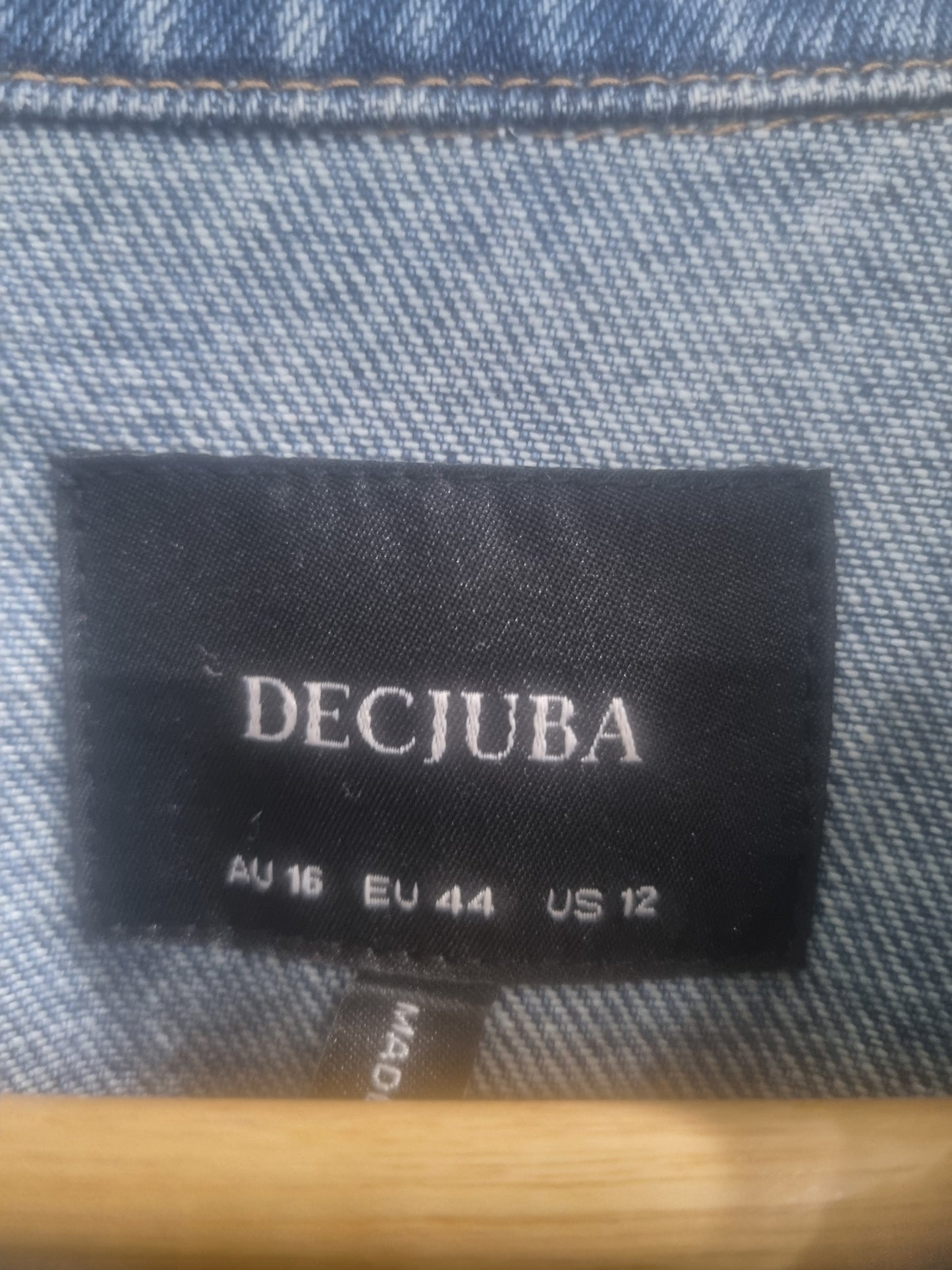 22881