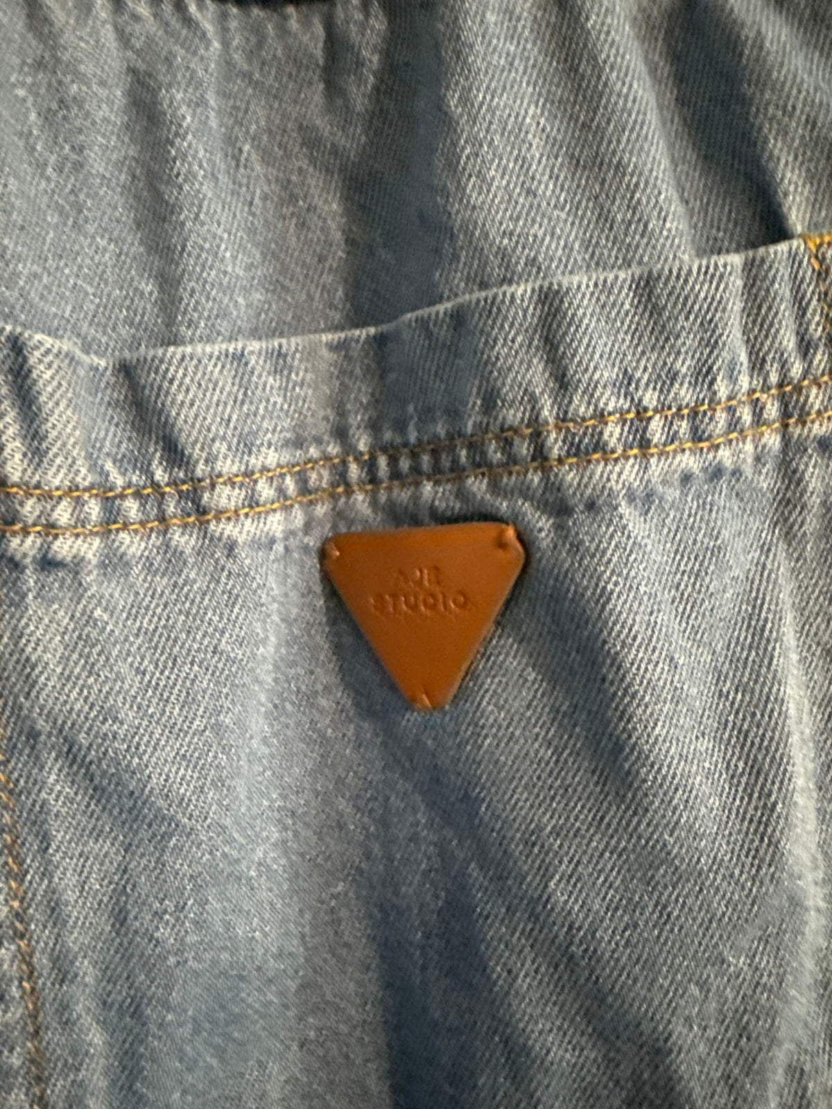 198251