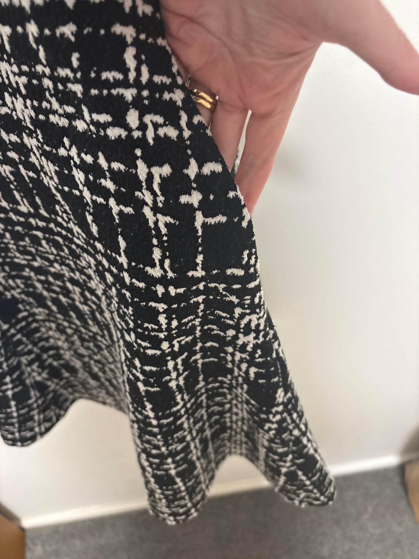 127245