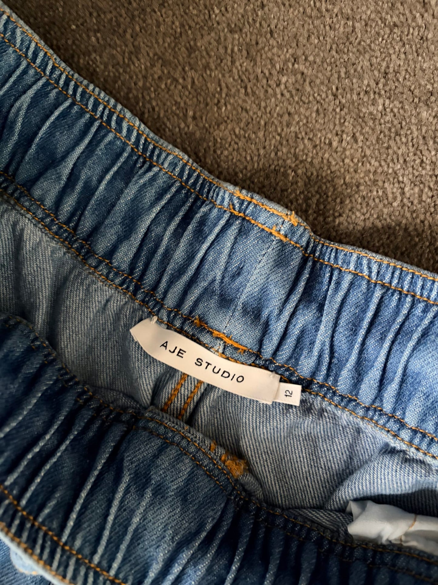 176890
