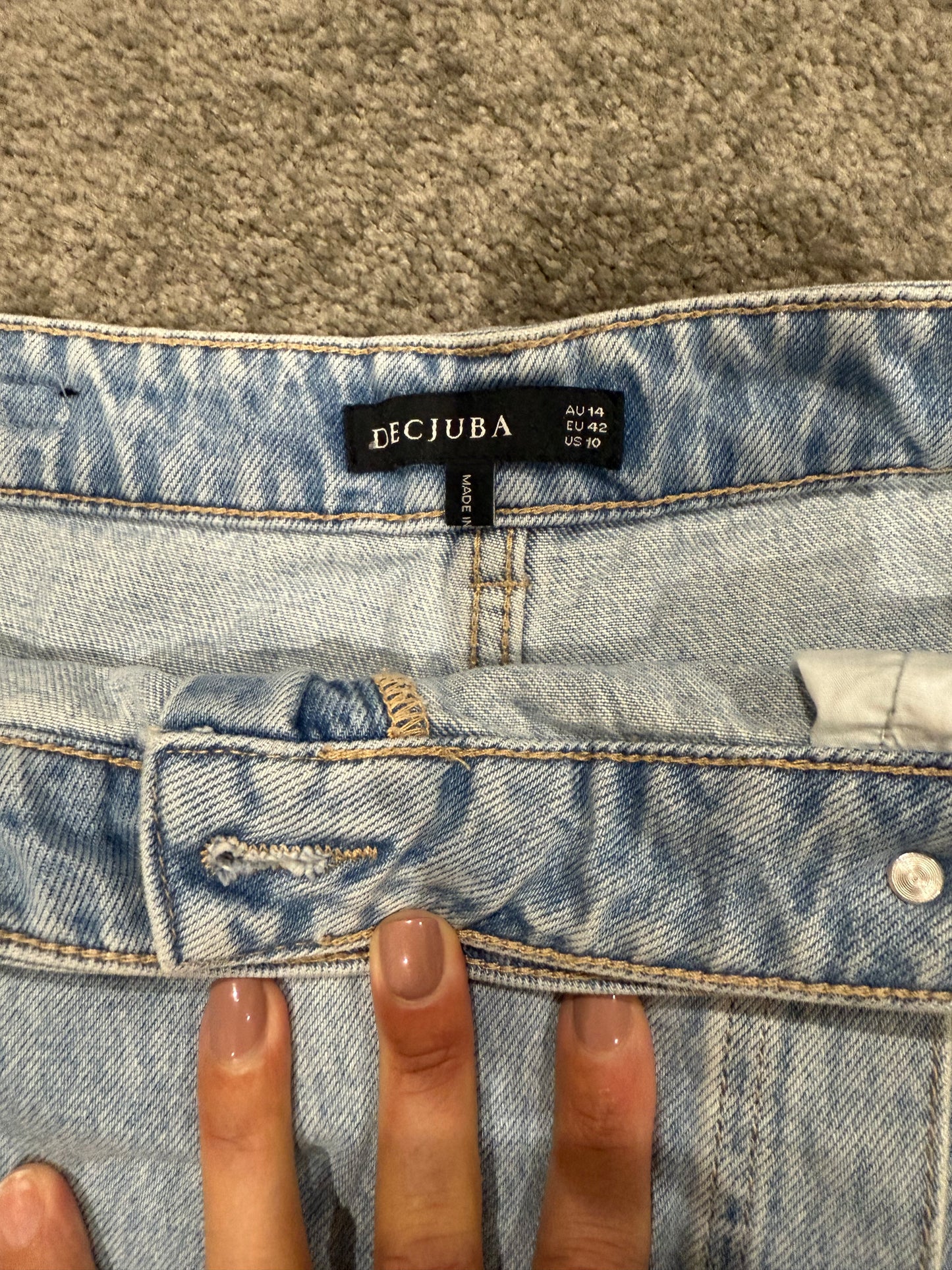 26100