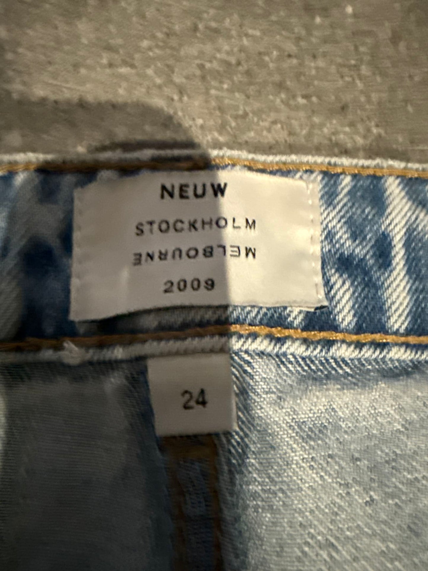102938