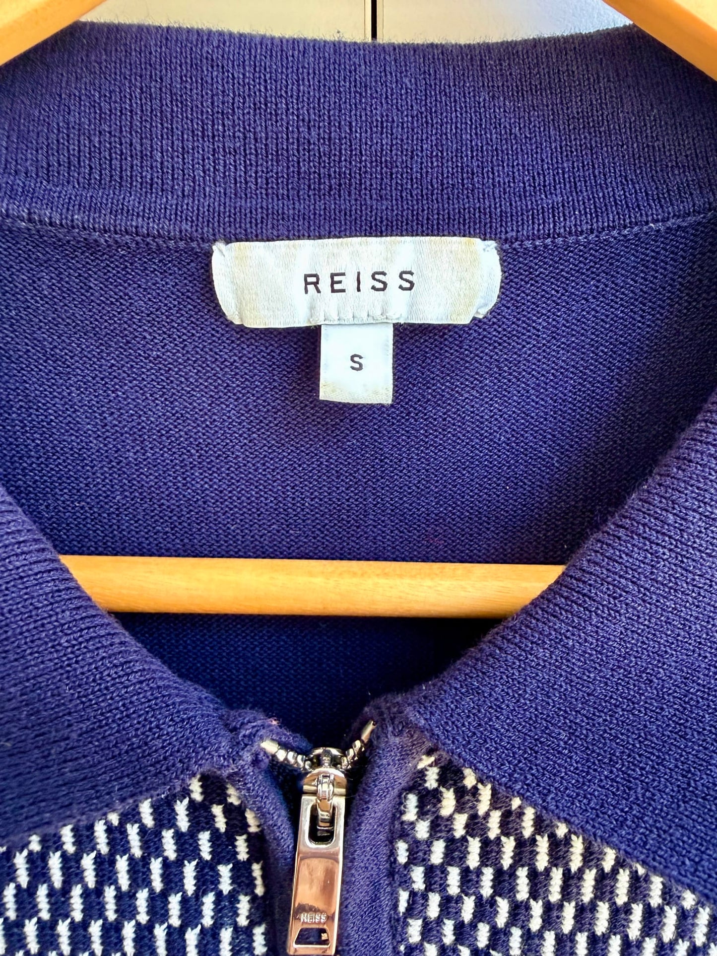 196824