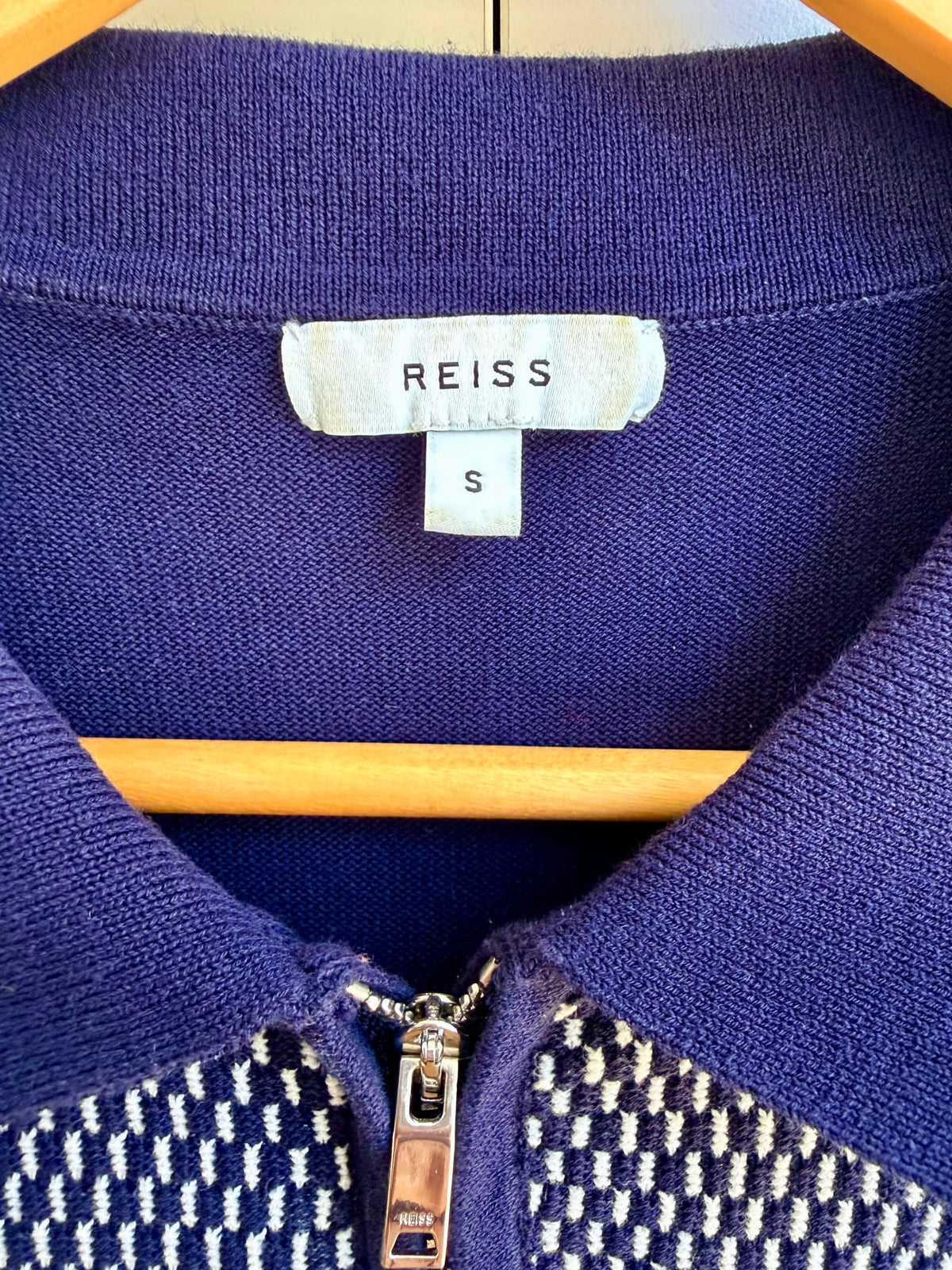 196824