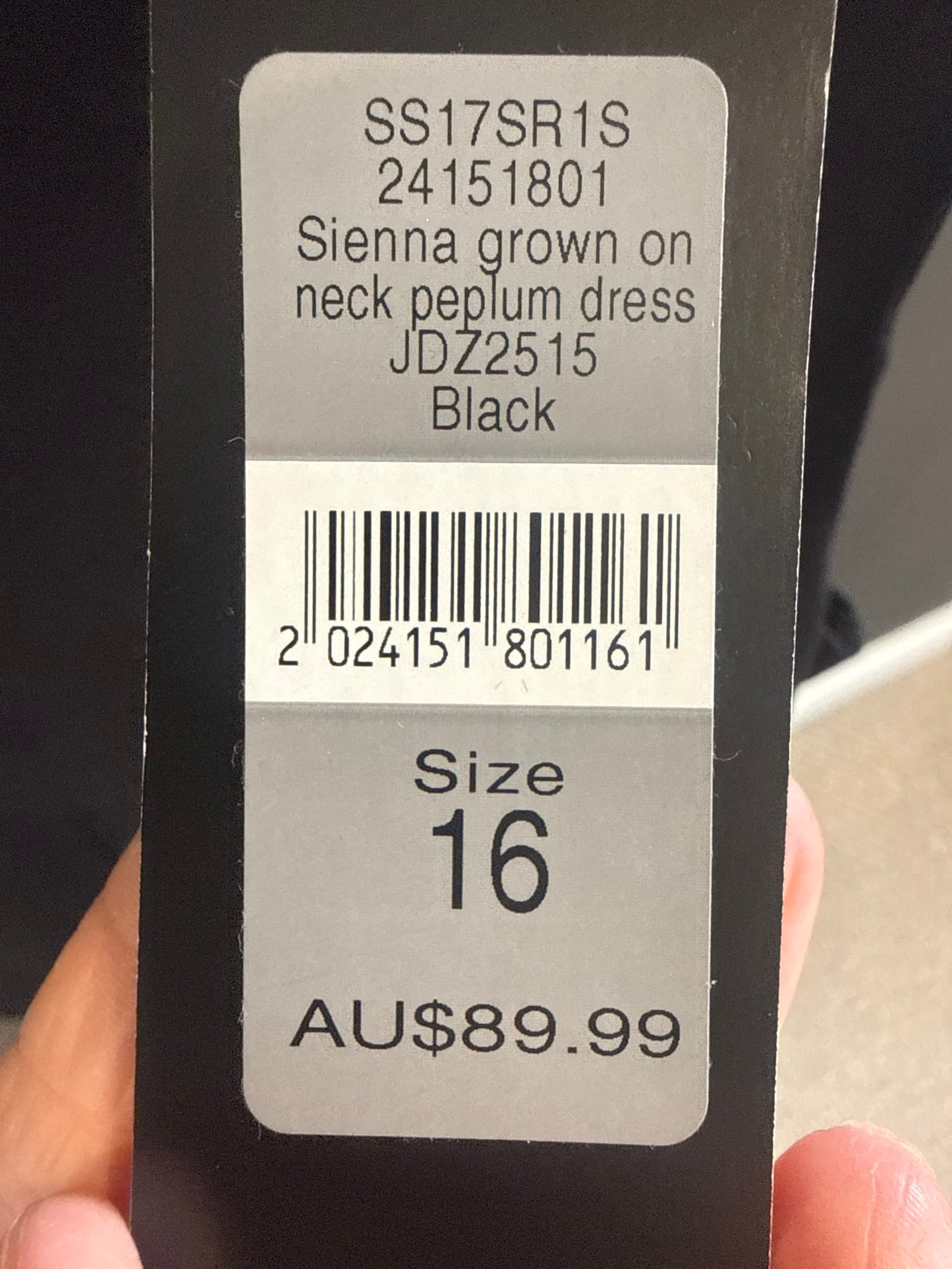 156523