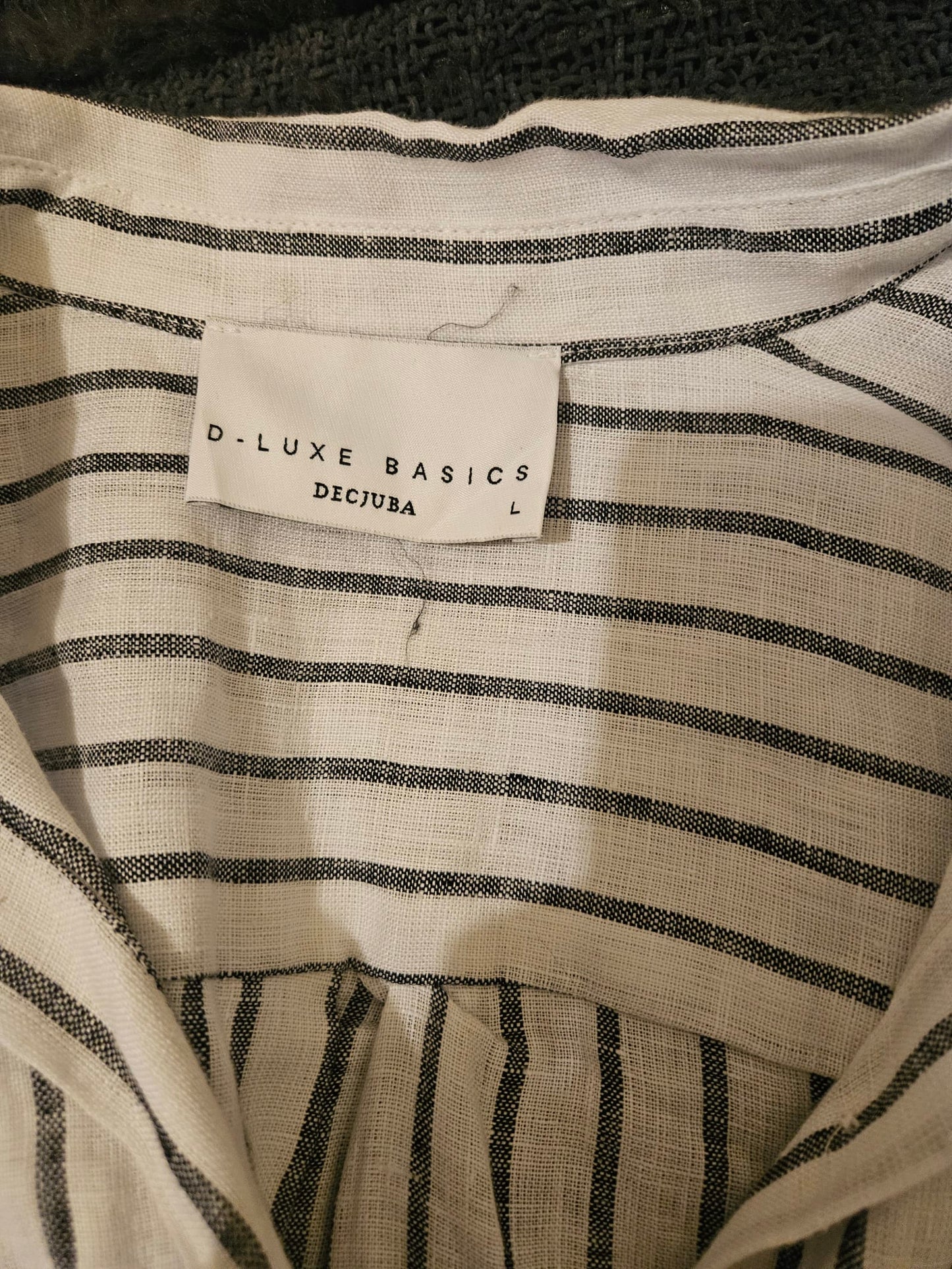 152300