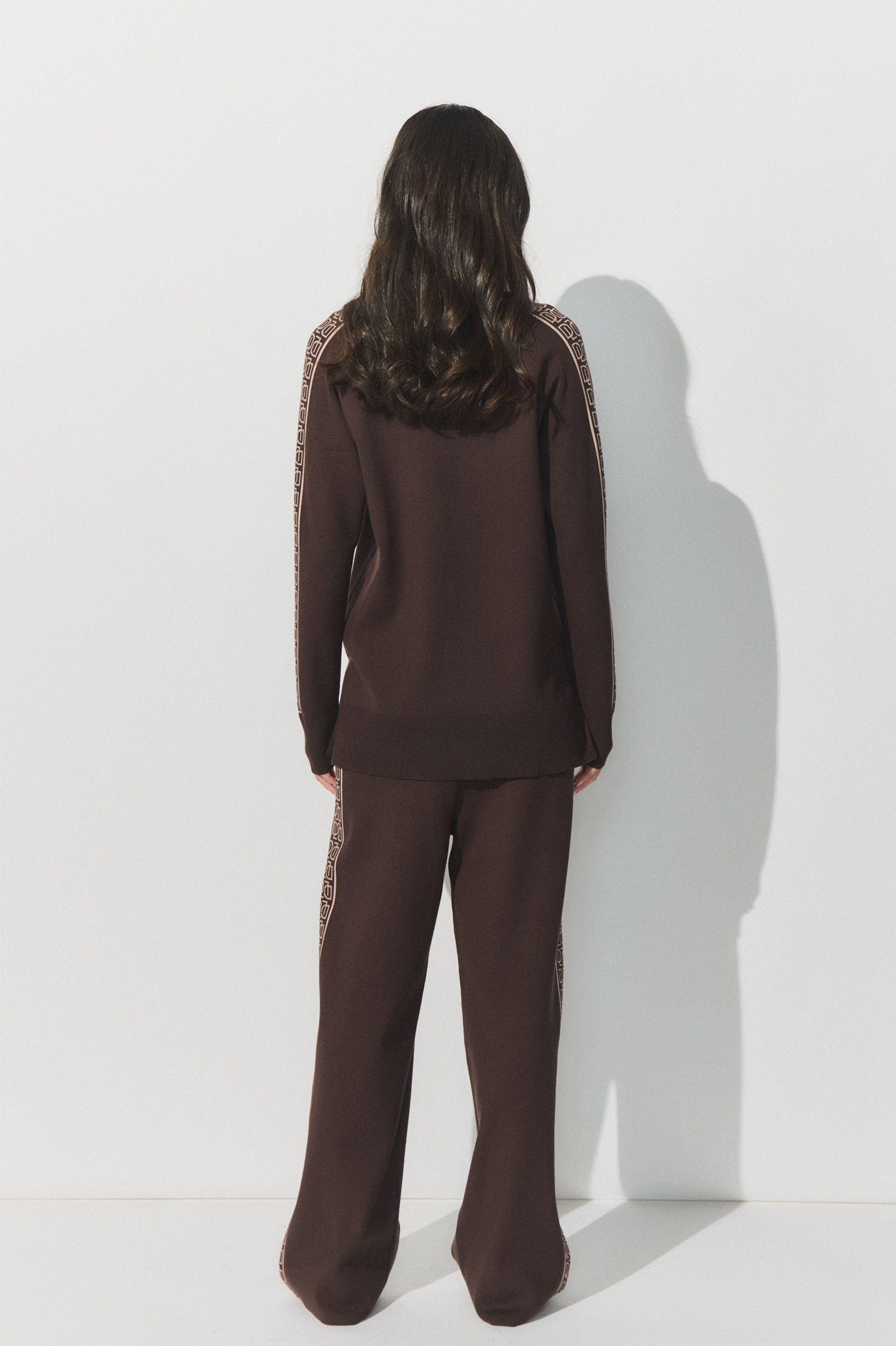 D-Luxe Contrast Logo Knit Top