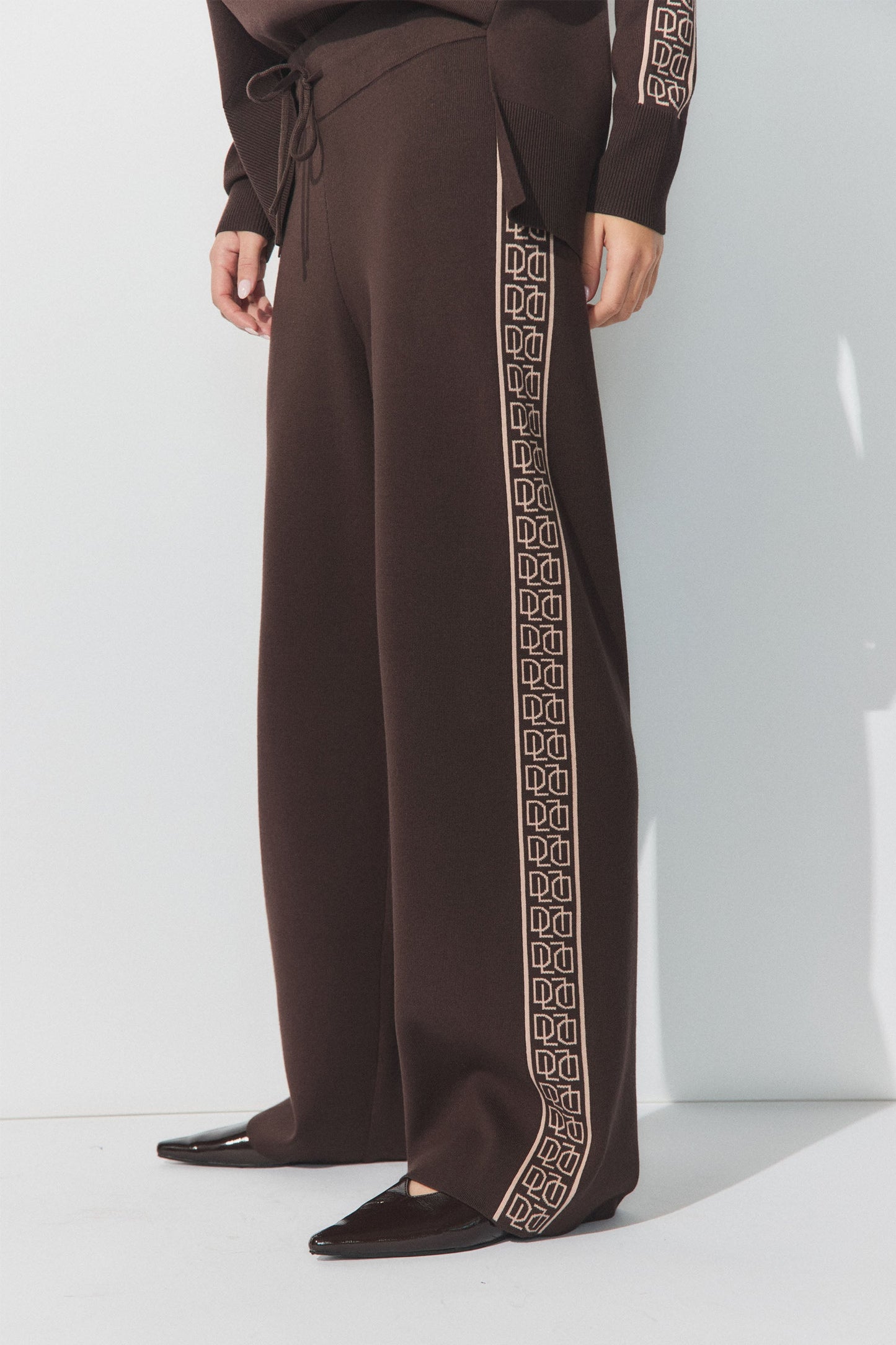 D-Luxe Logo Panel Knit Pant
