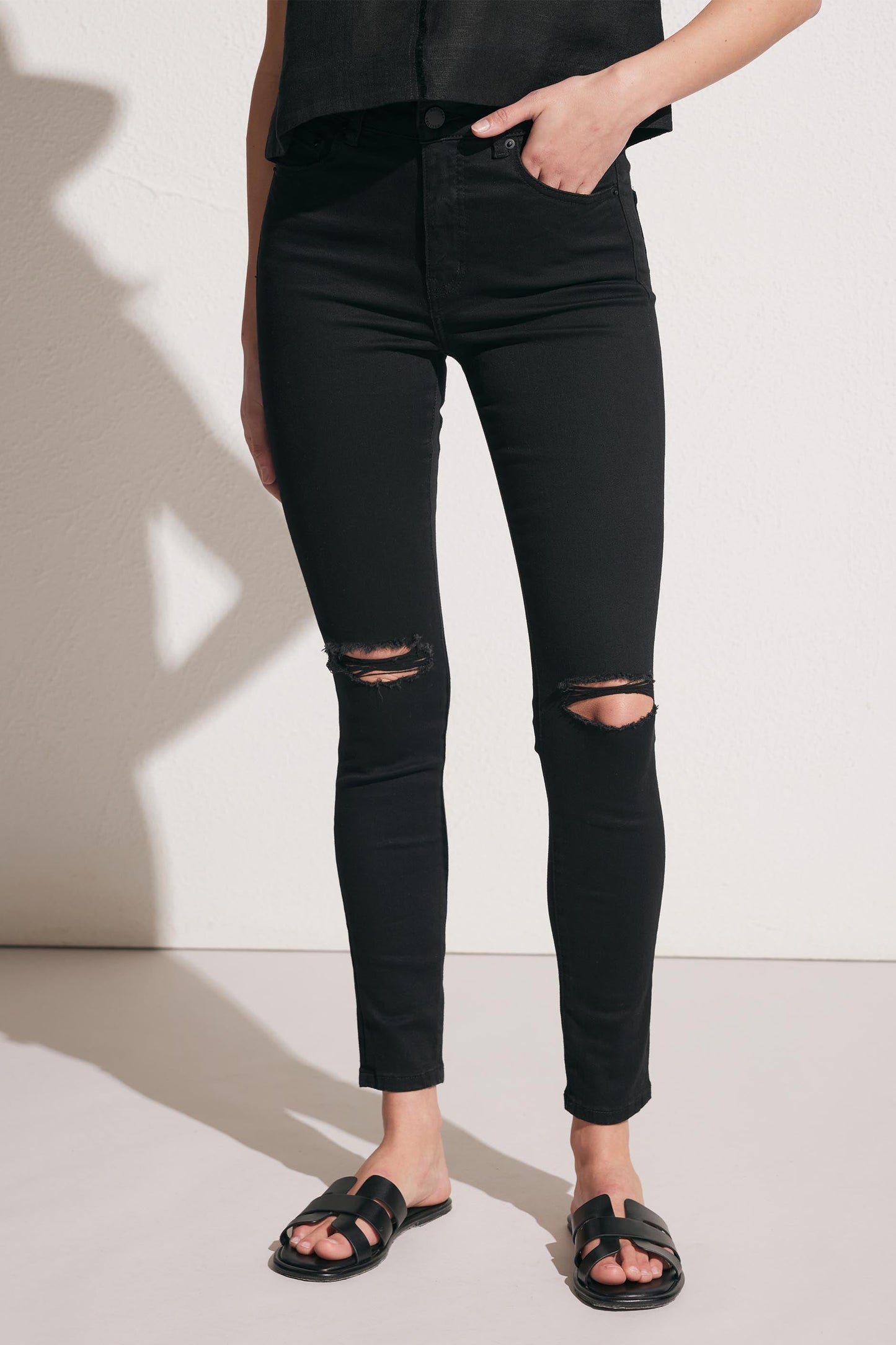 Evie Distressed High Rise Jean