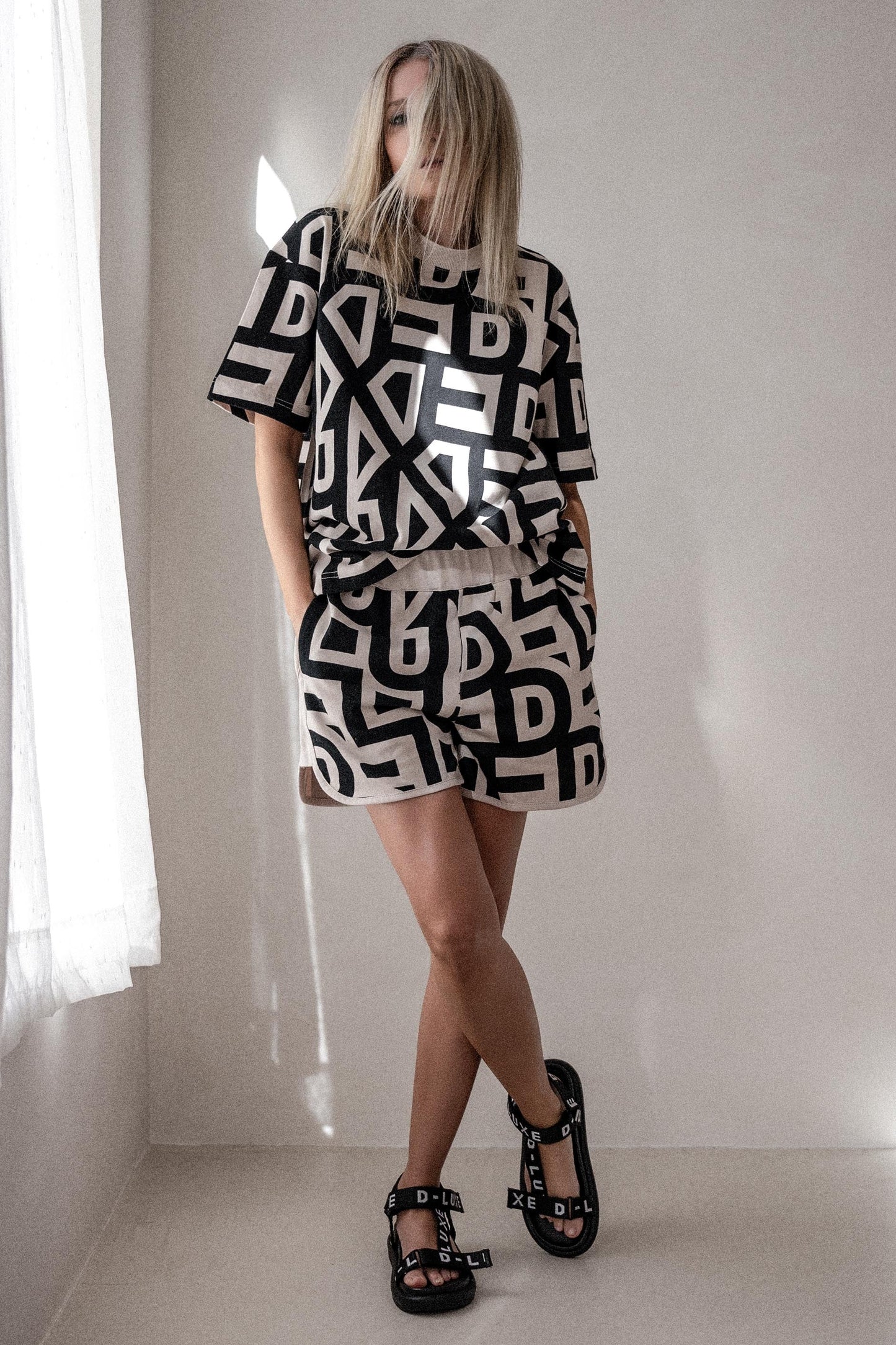 D-Luxe Contrast Logo T-Shirt