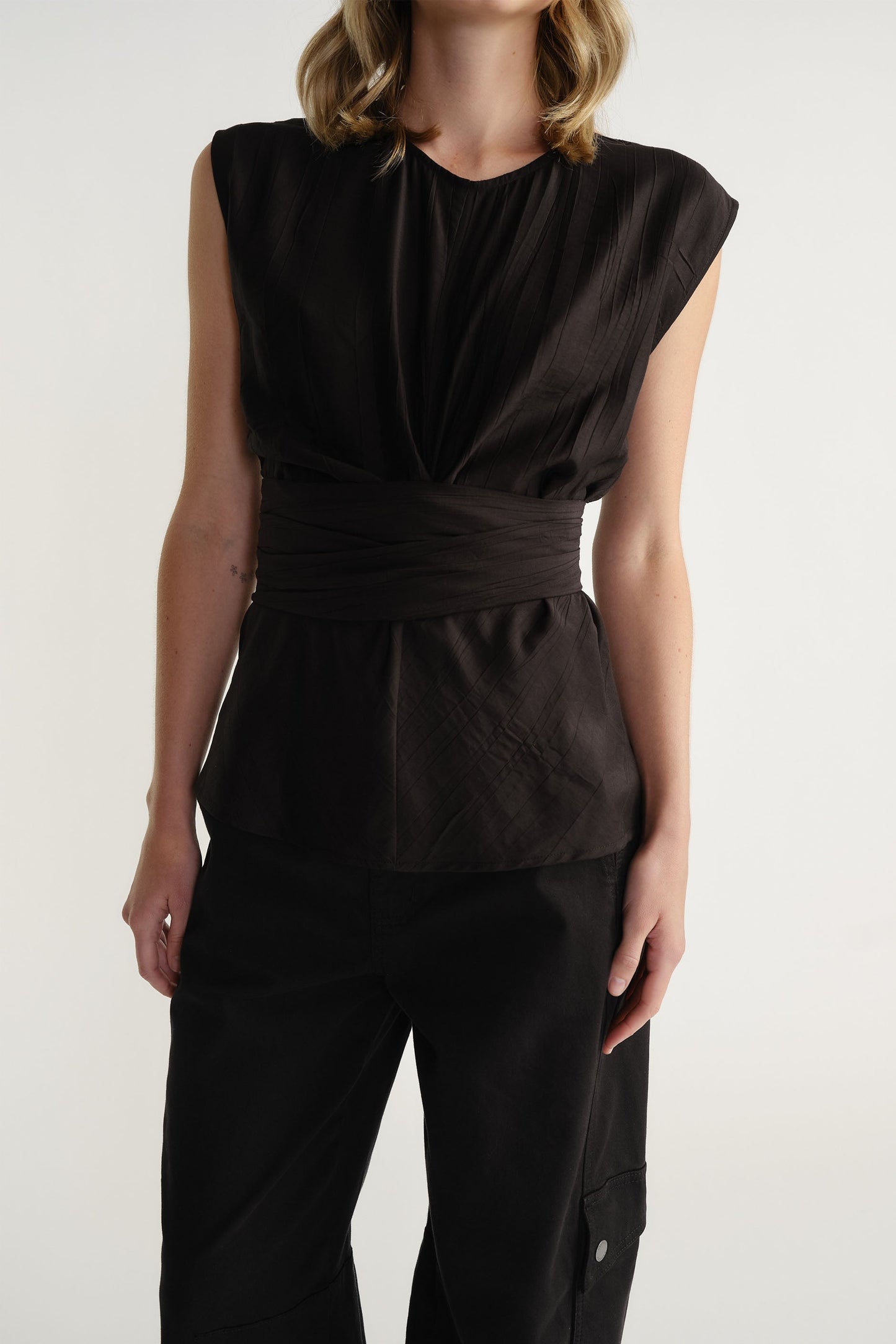 Tia Knot Front Top