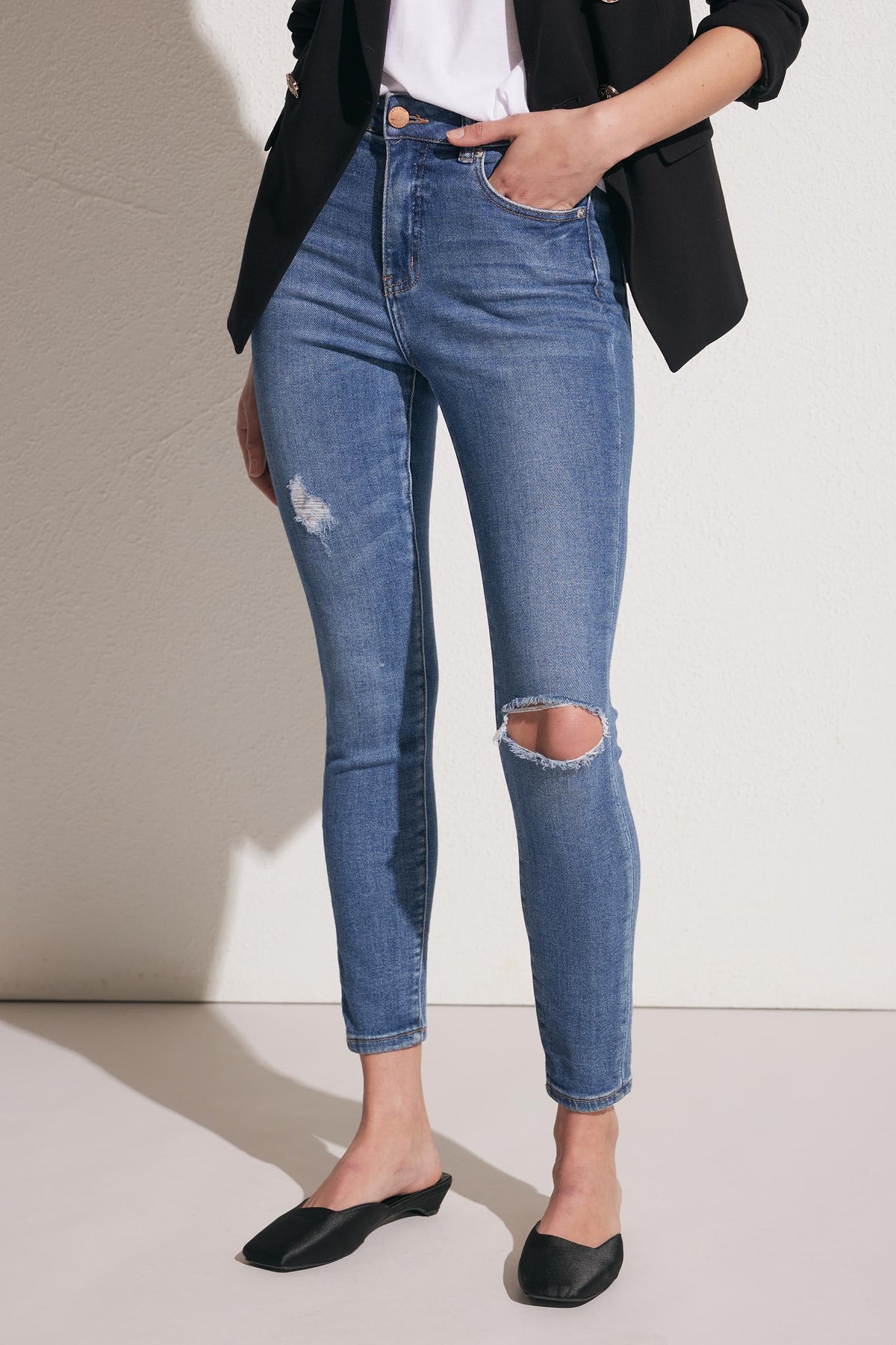Evie Distressed High Rise Jean