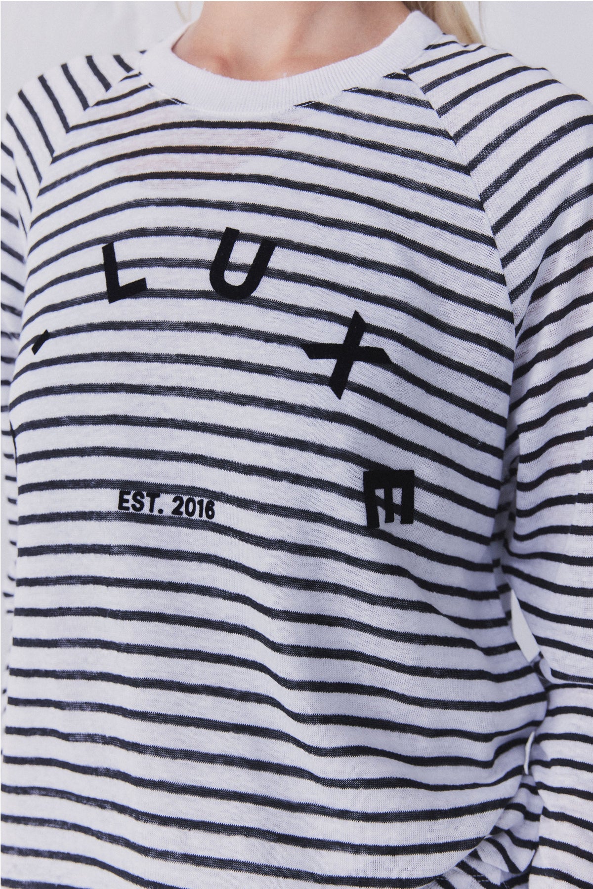 D-Luxe Curved Hem Linen Top