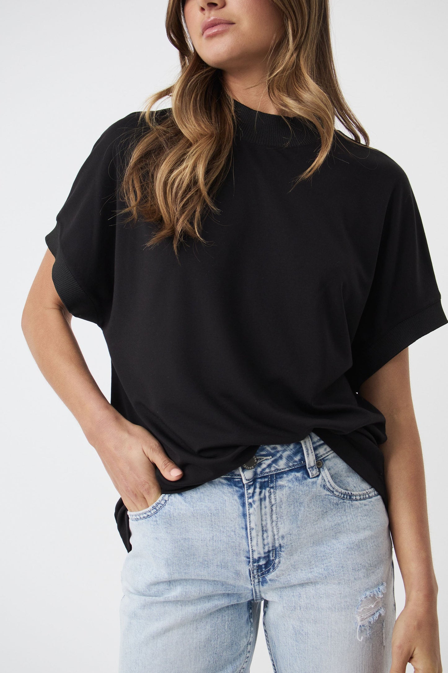 Max Rib Trim Detail Top