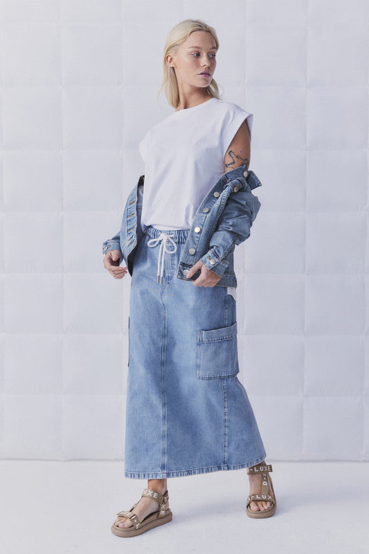 D-Luxe Rolled Cuff Tee