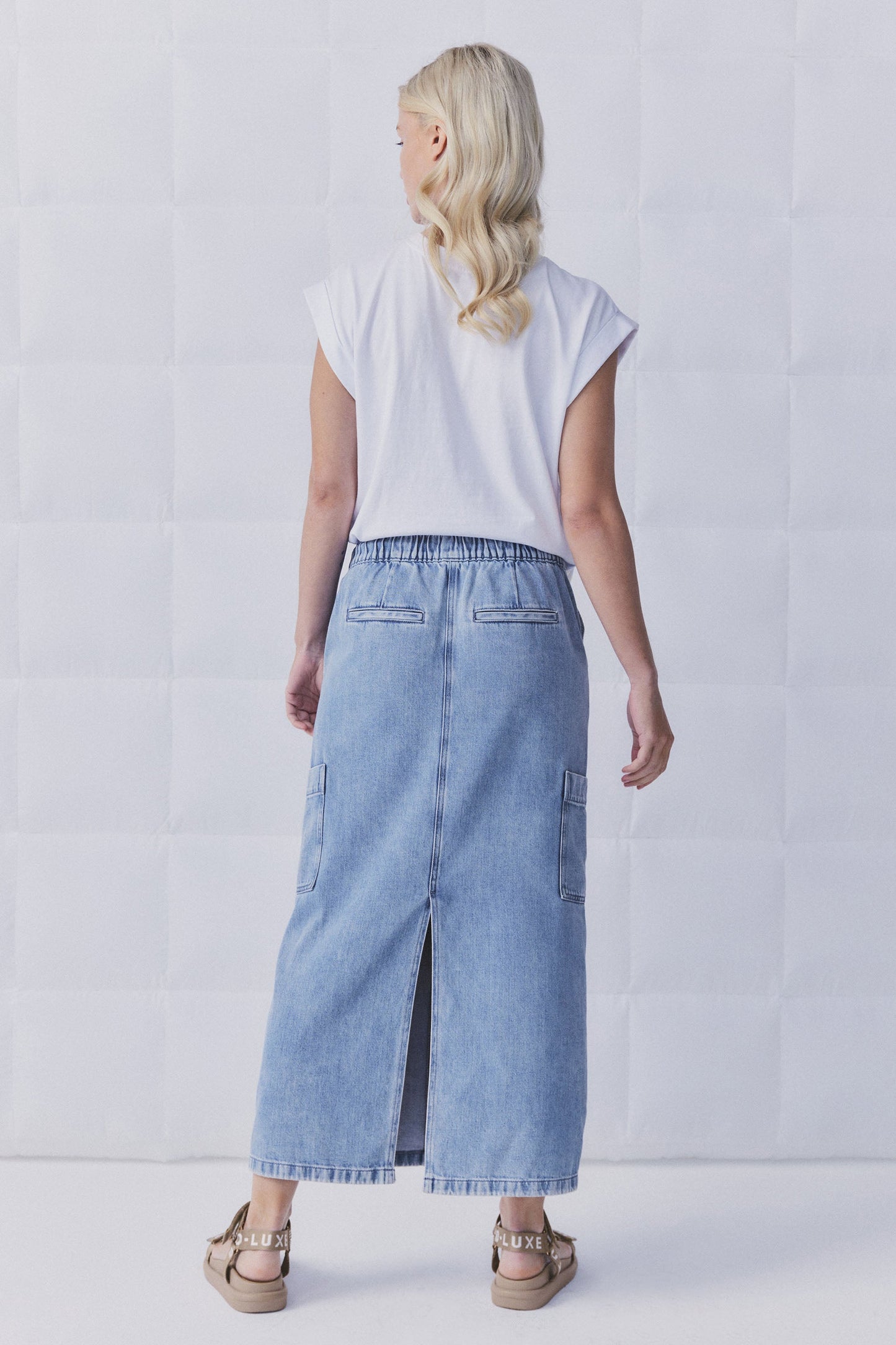 D-Luxe Rolled Cuff Tee