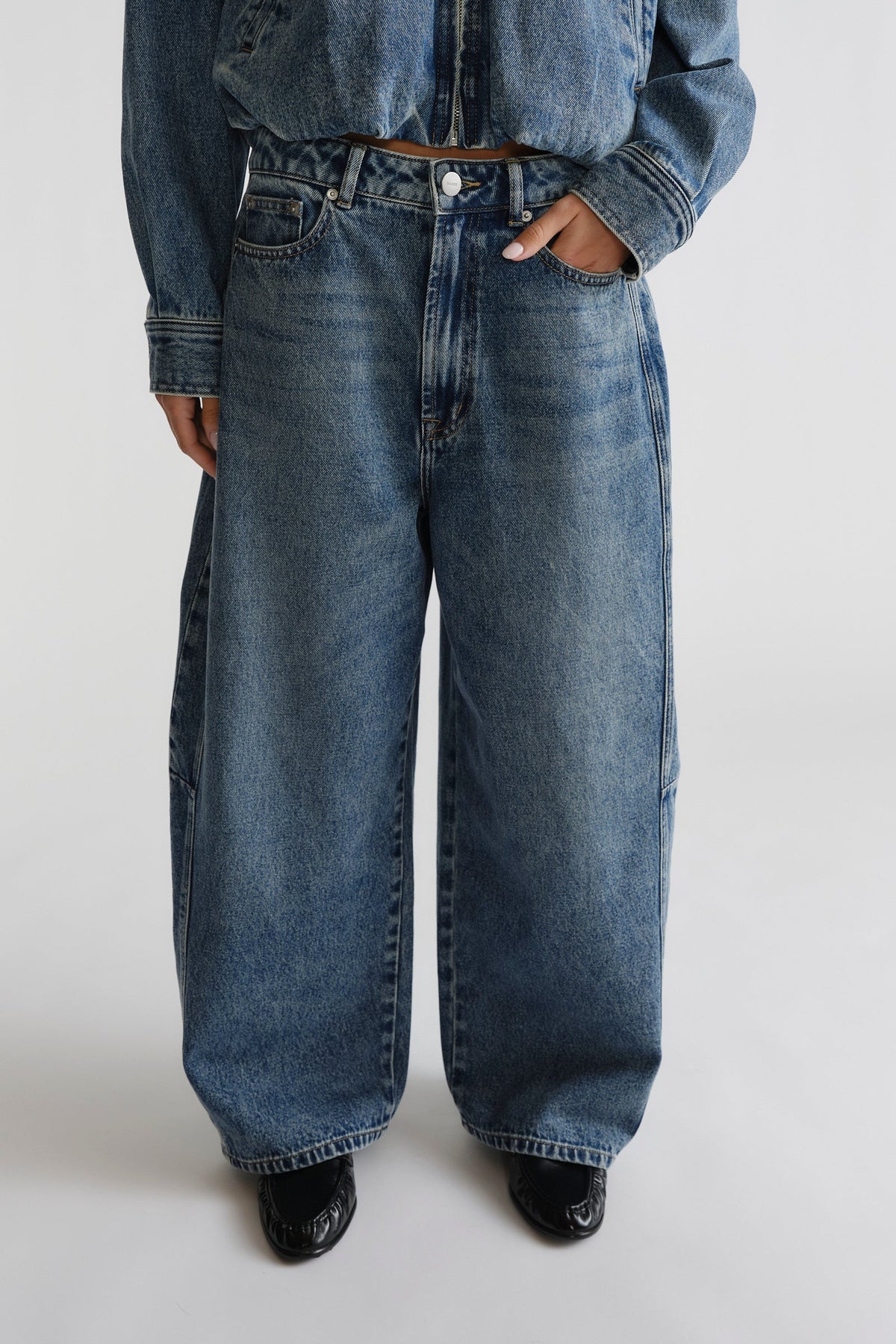 D-Luxe High Rise Barrel Jeans