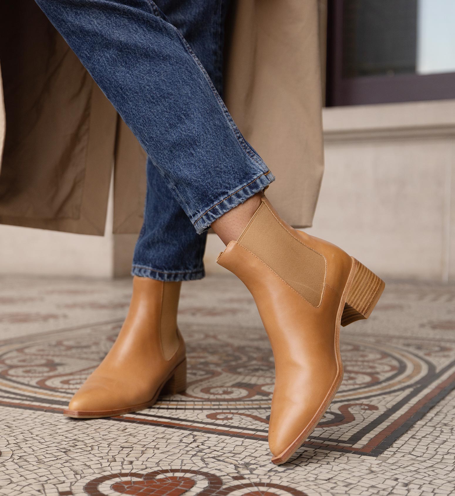 Comfortable Women's Tan Leather Chelsea Boots