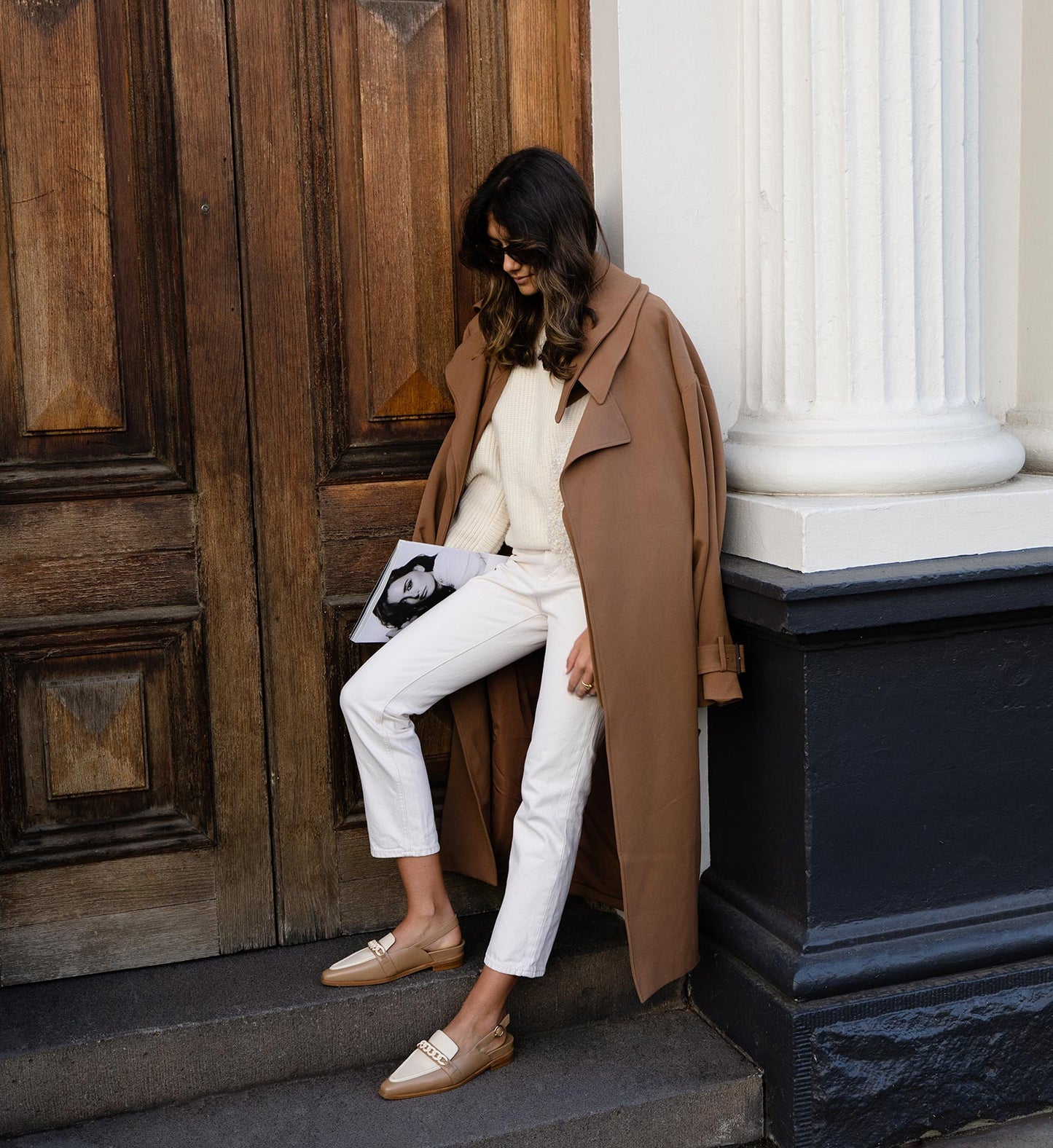 Women's contrast beige leather flat shoes