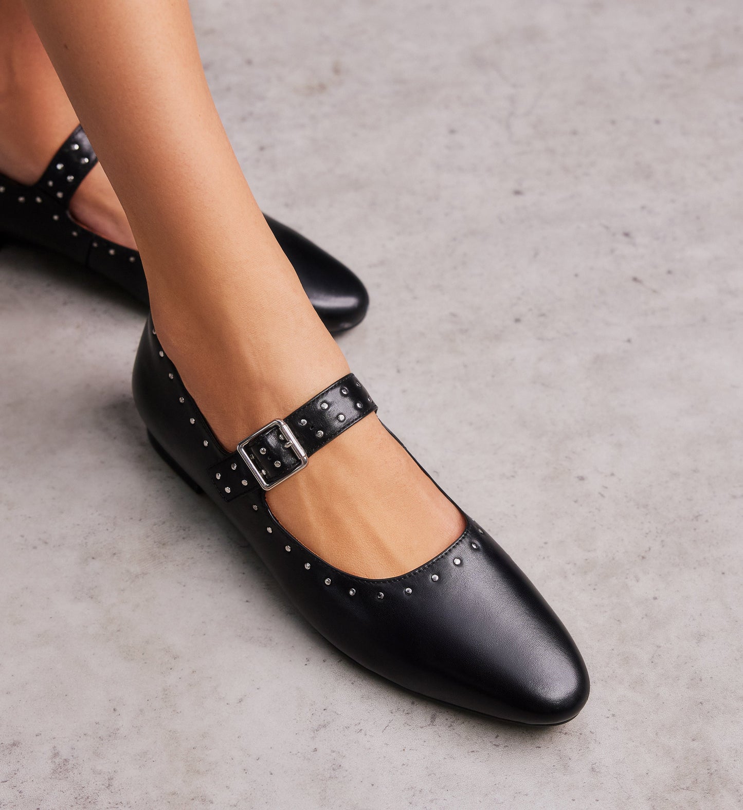 Tyto Black Leather & Hardware Ballet Flats