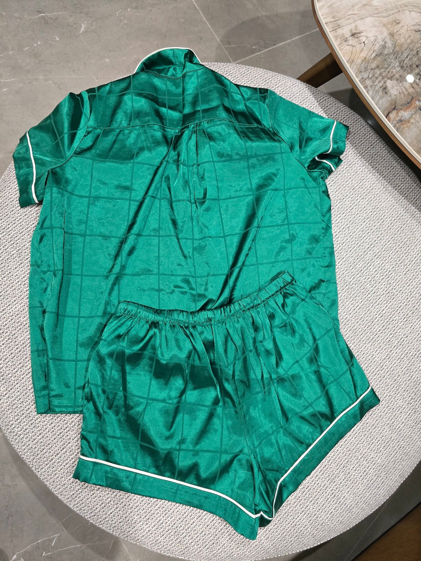 195981