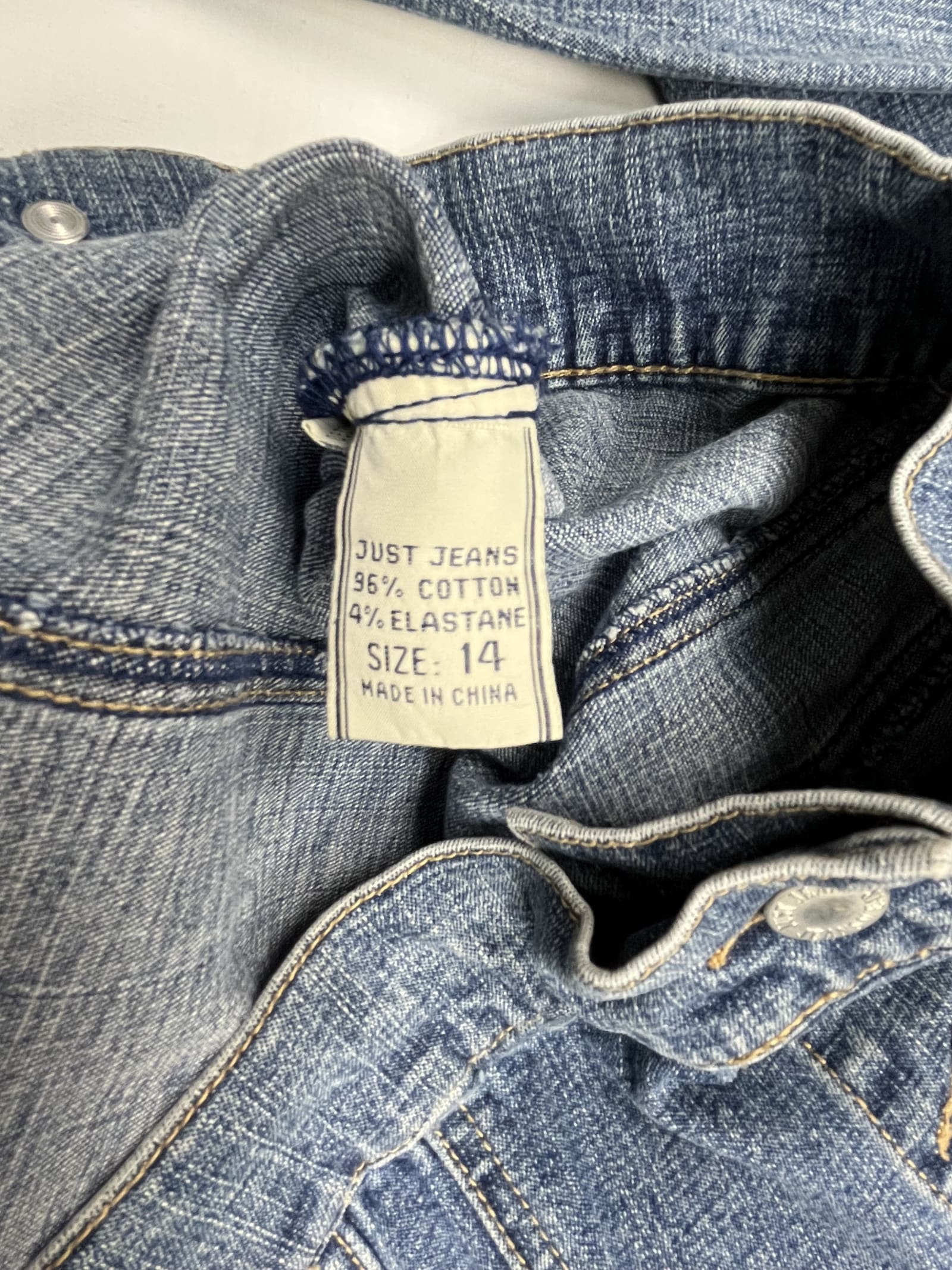 196445