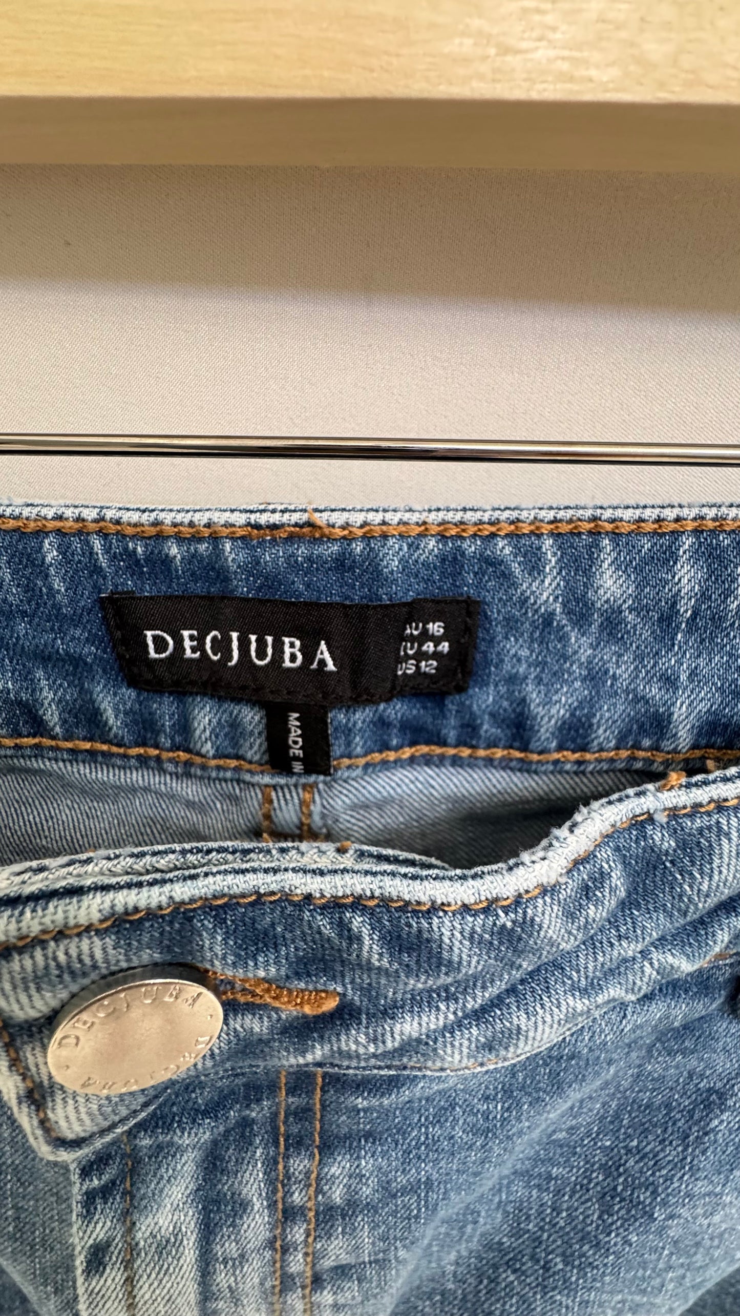 23038