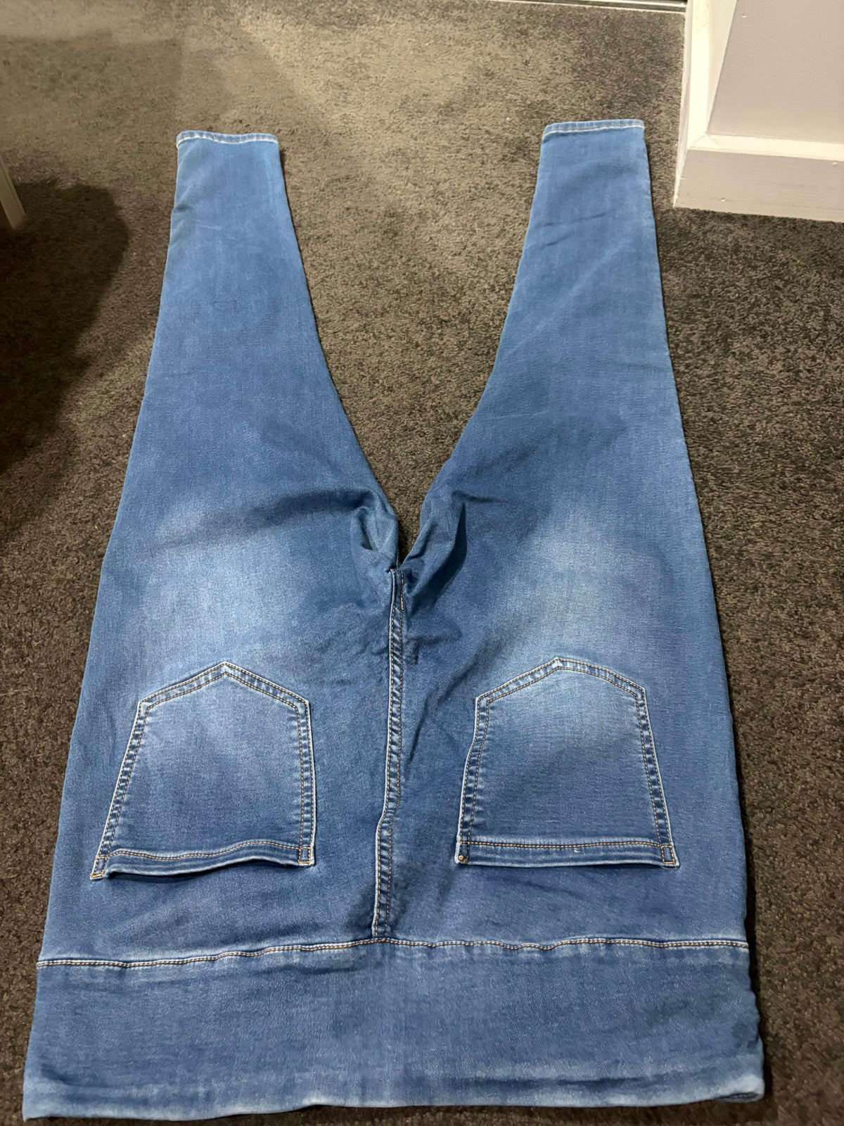 220975