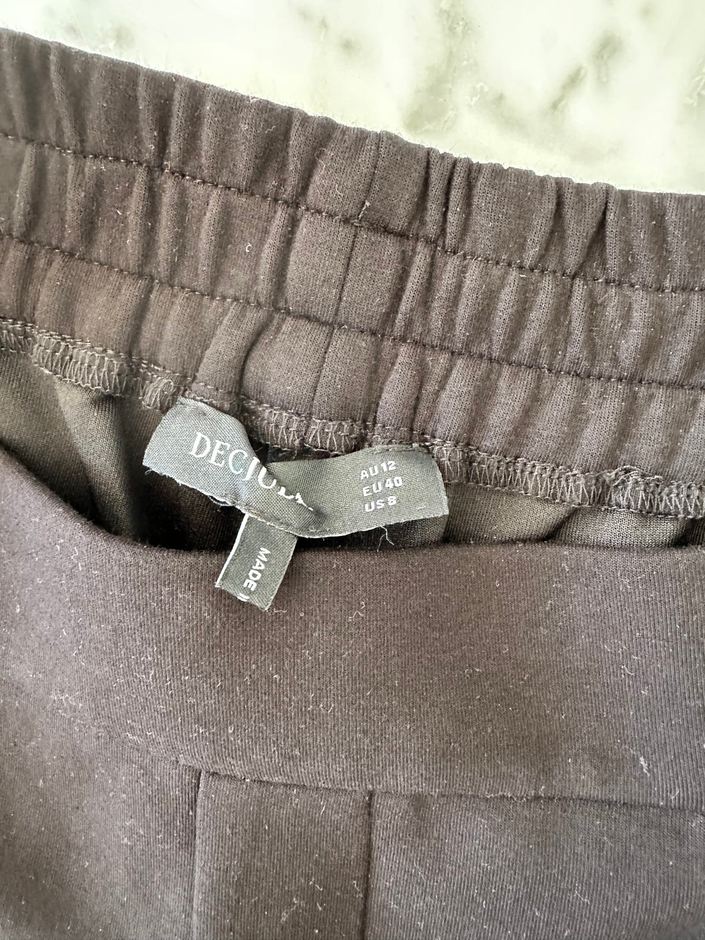 134563