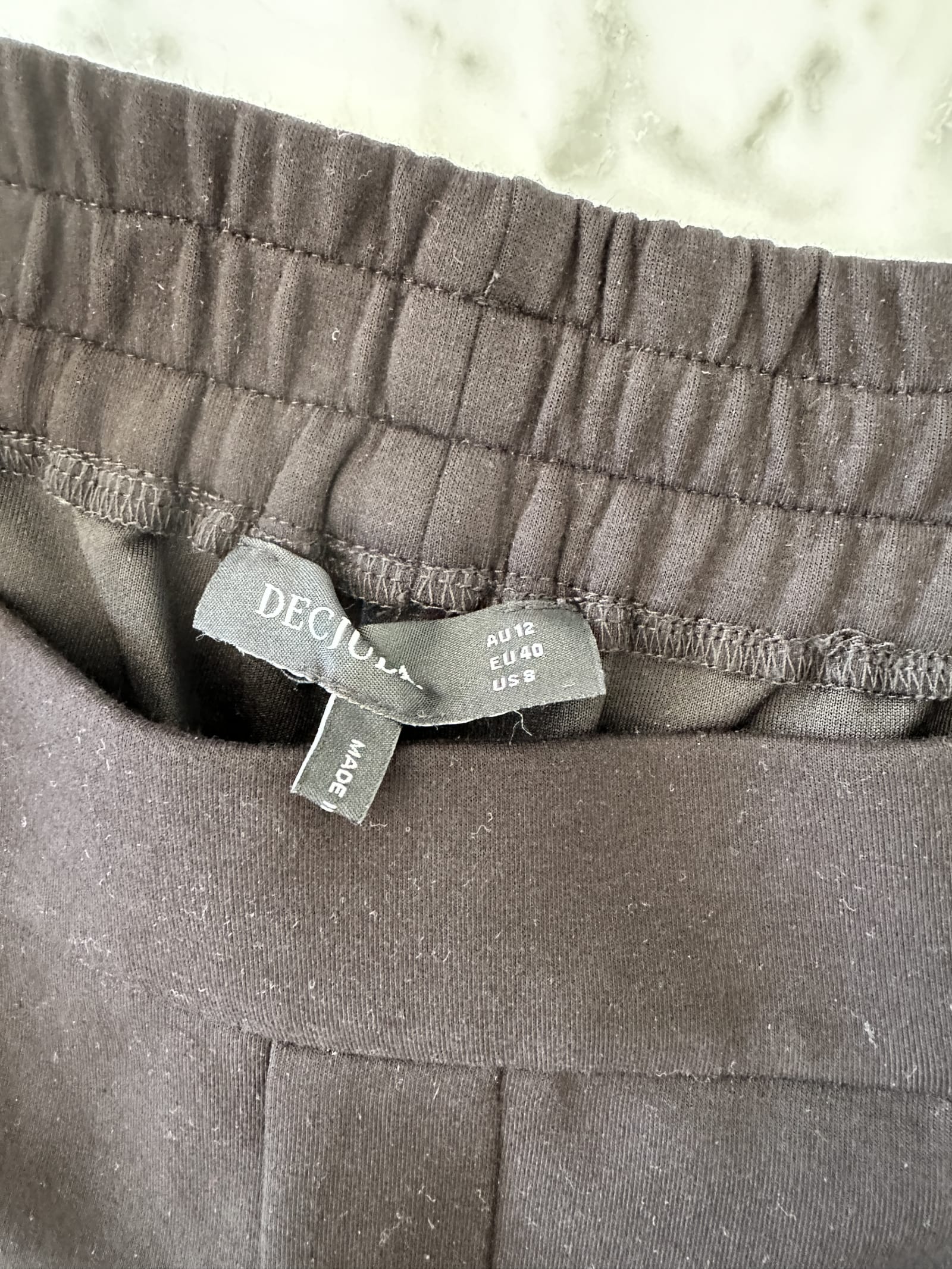 134563
