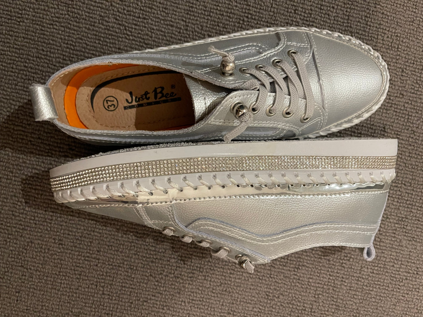 21996