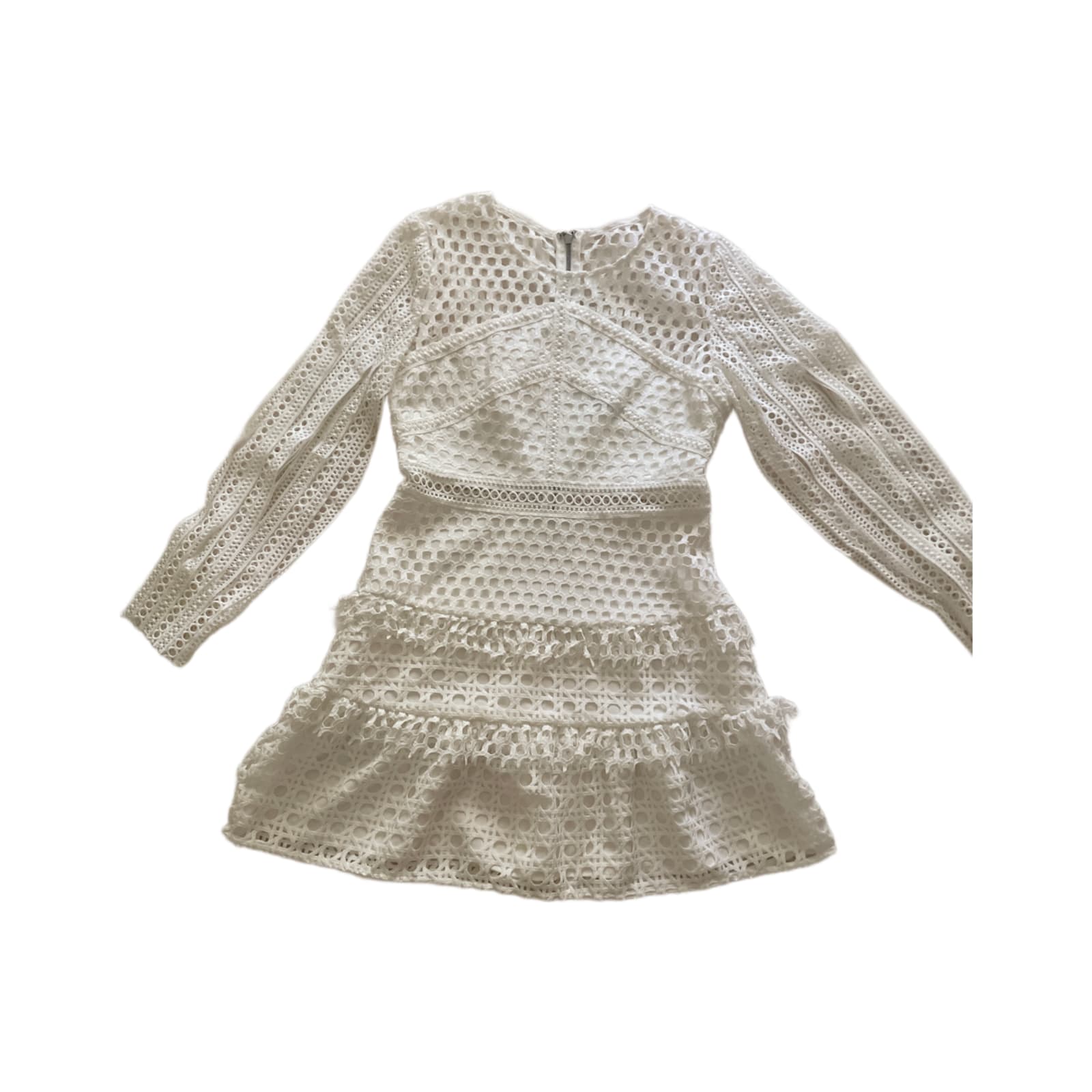 68899