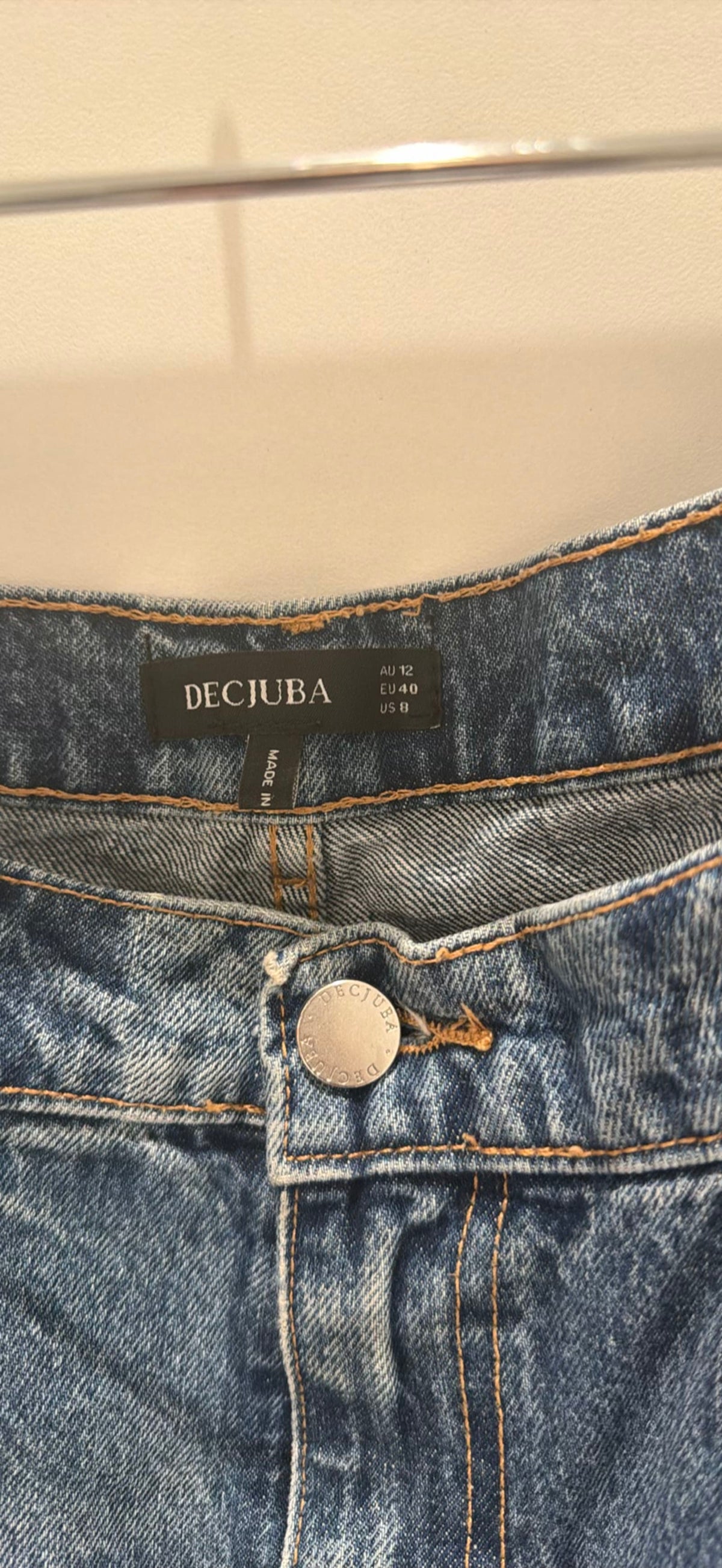 221048