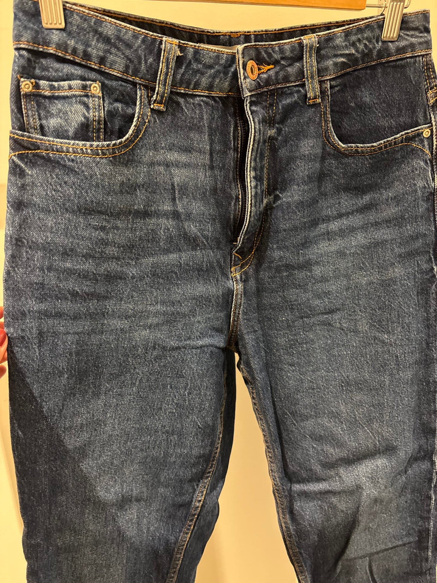 137343