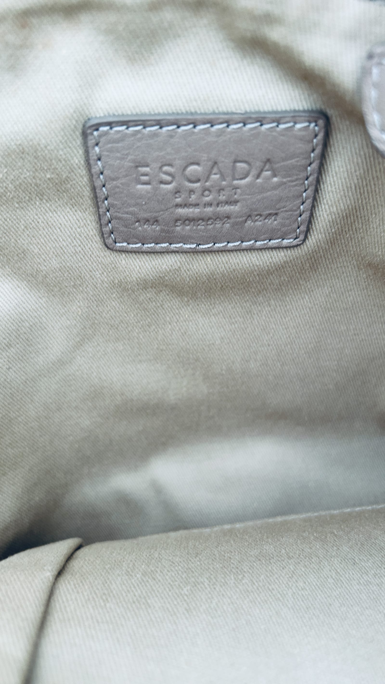 196490