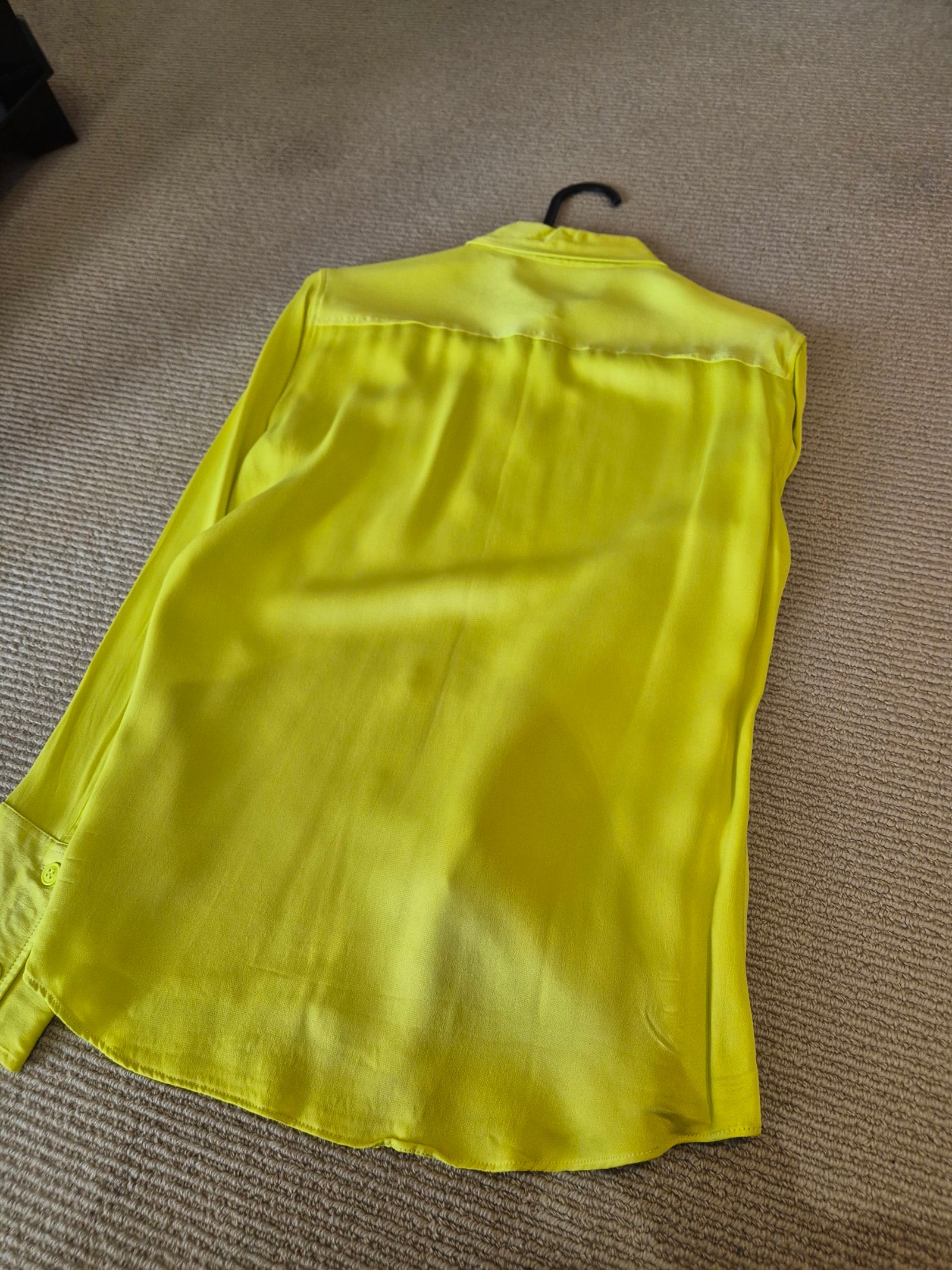 198053