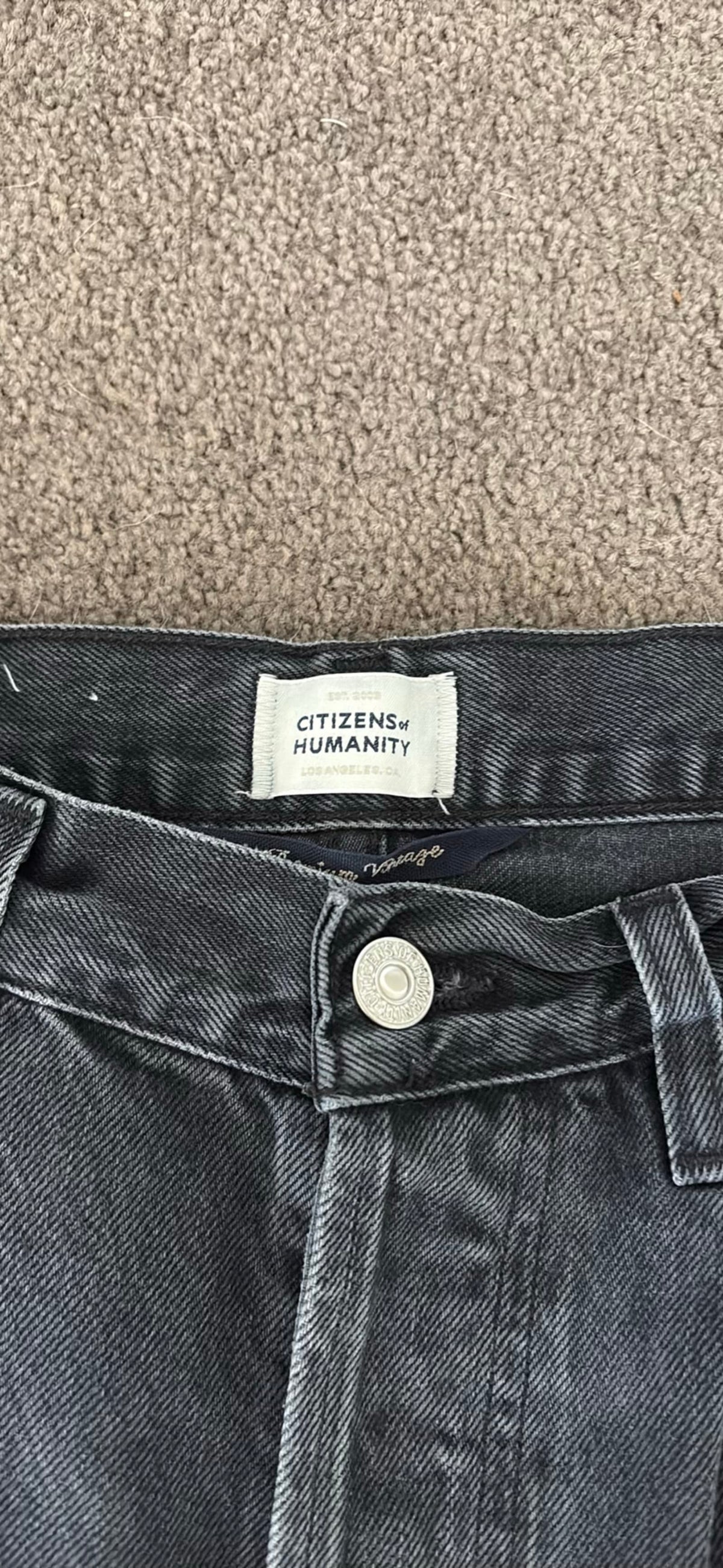 219370