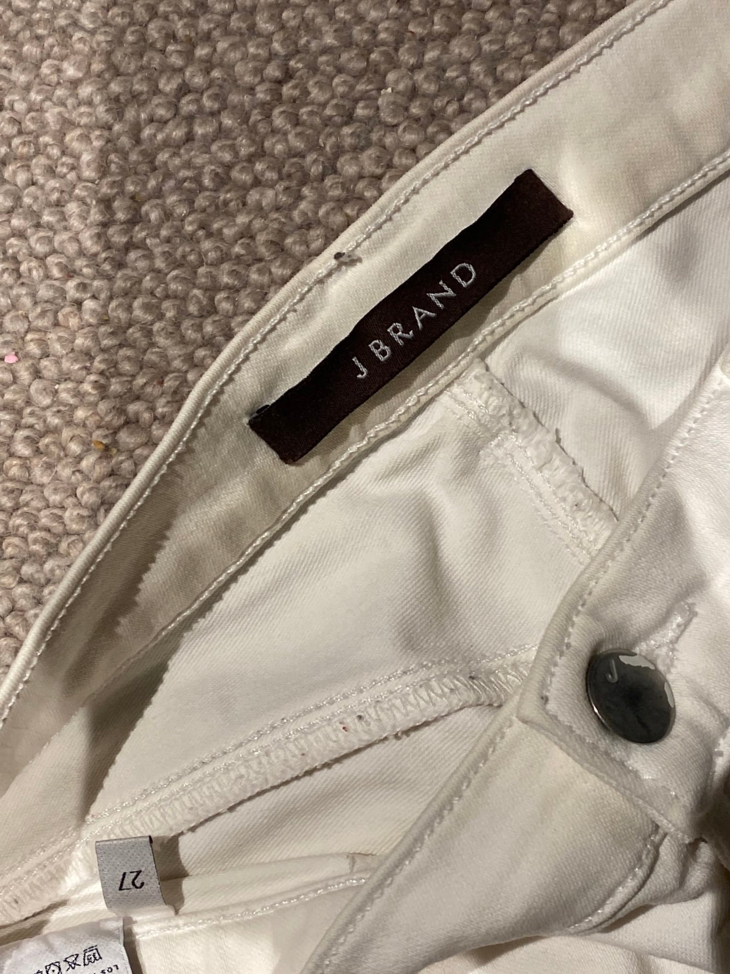 154085