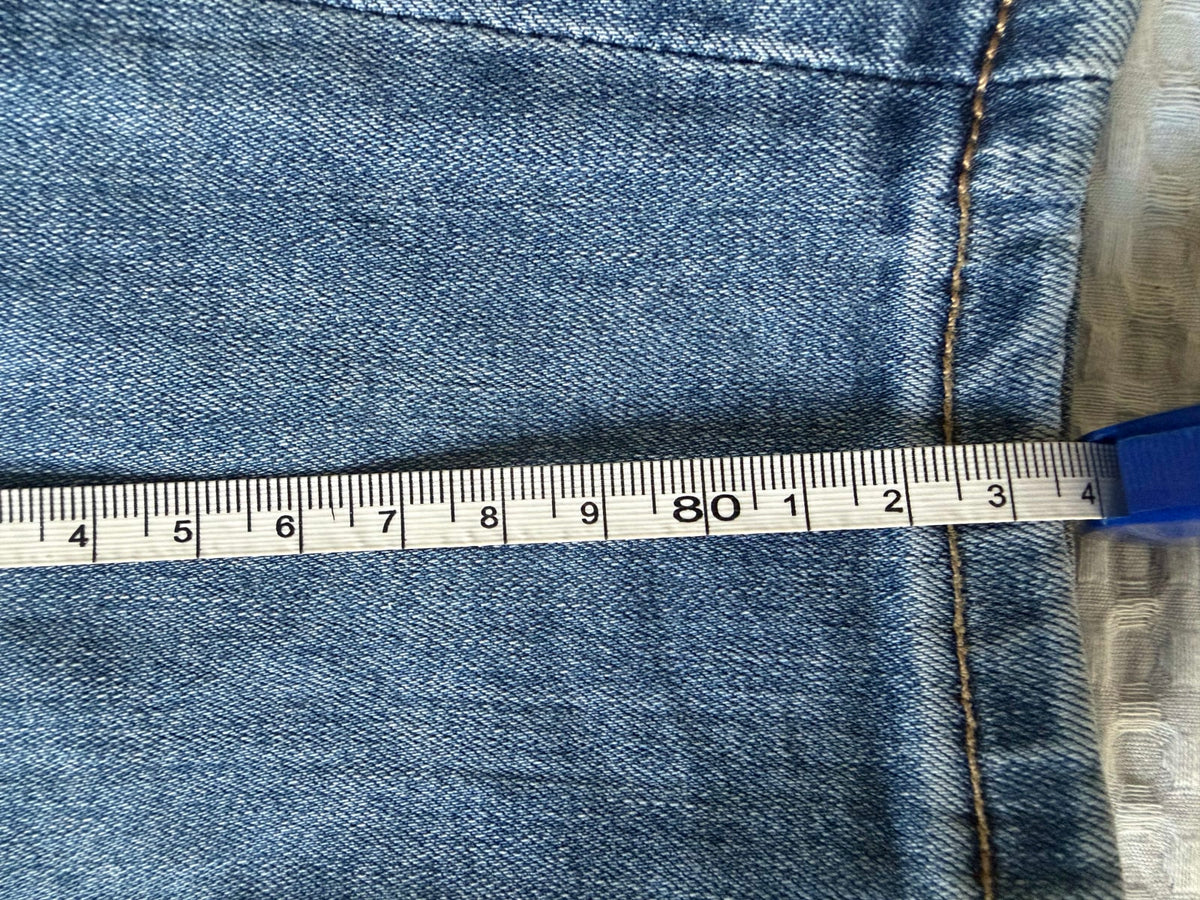 223826