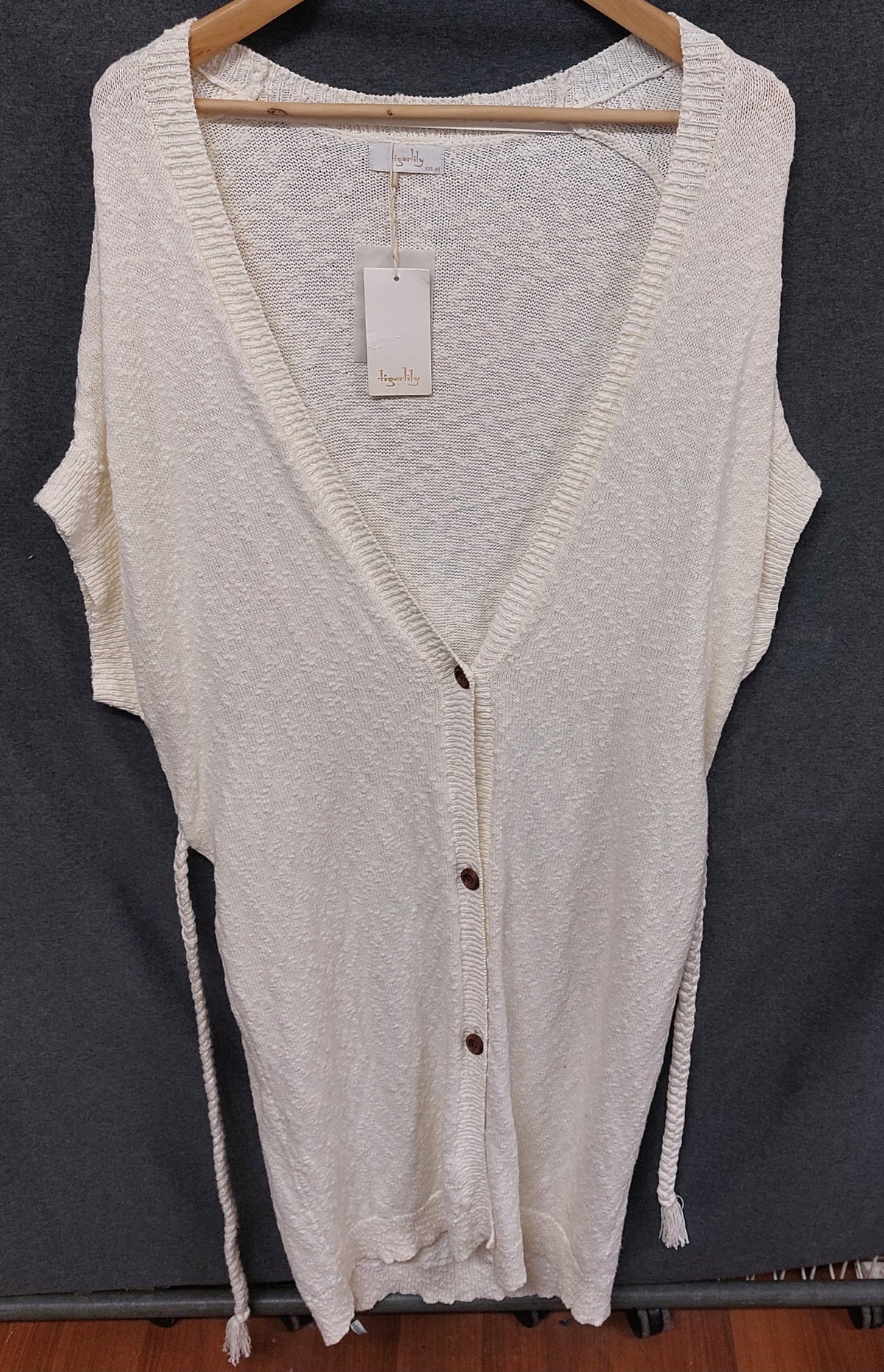 207982