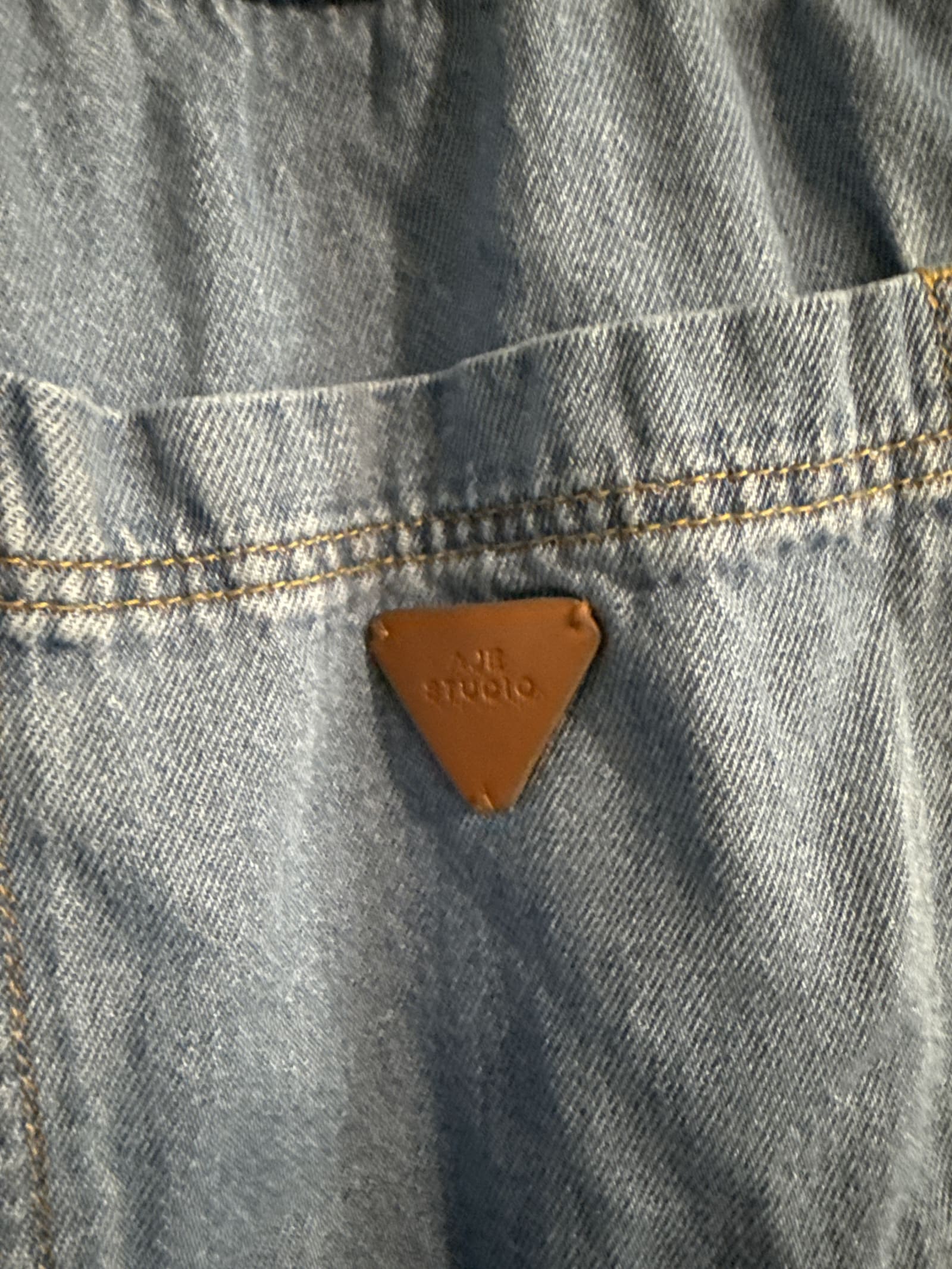 198251