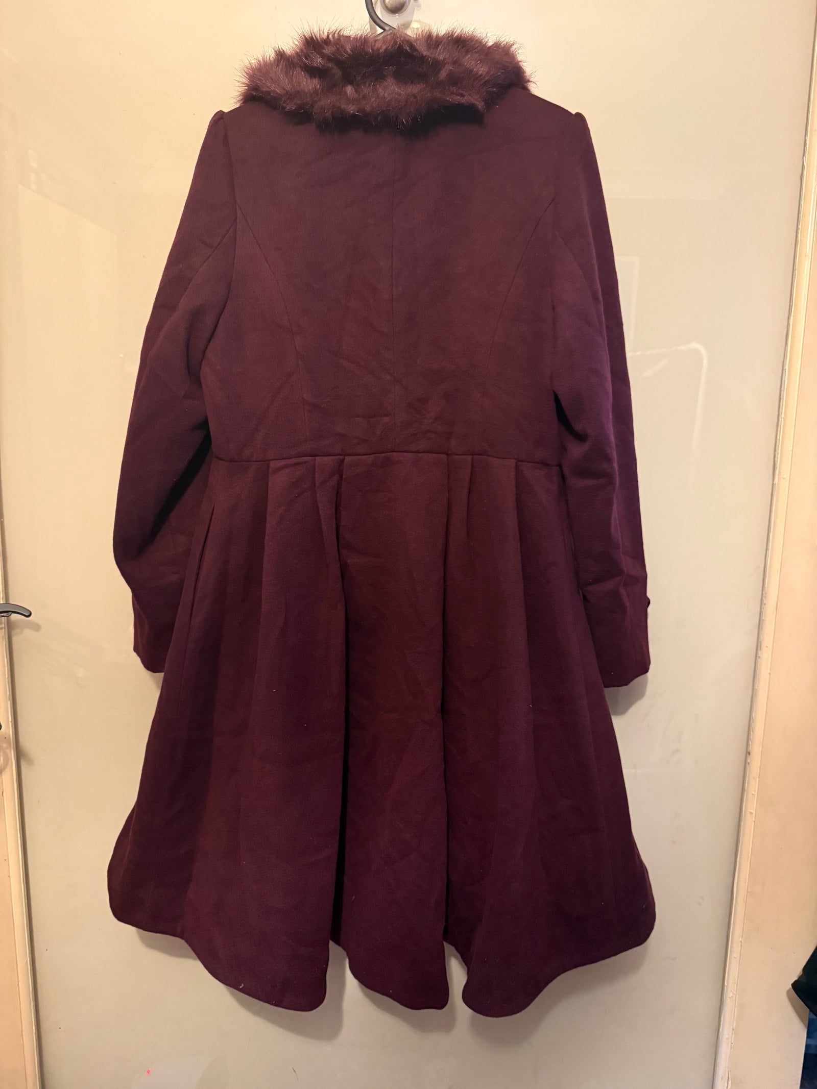 122897