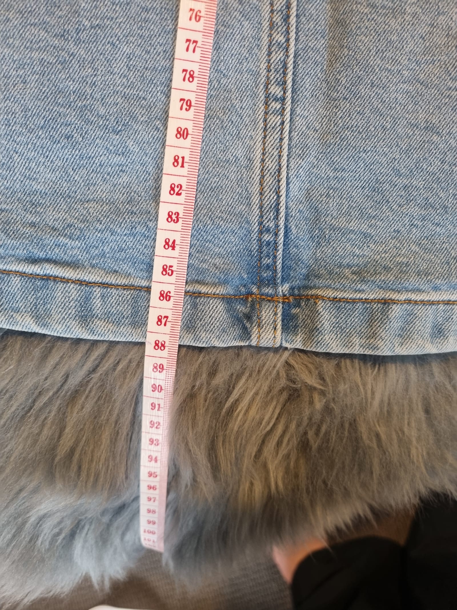 89099