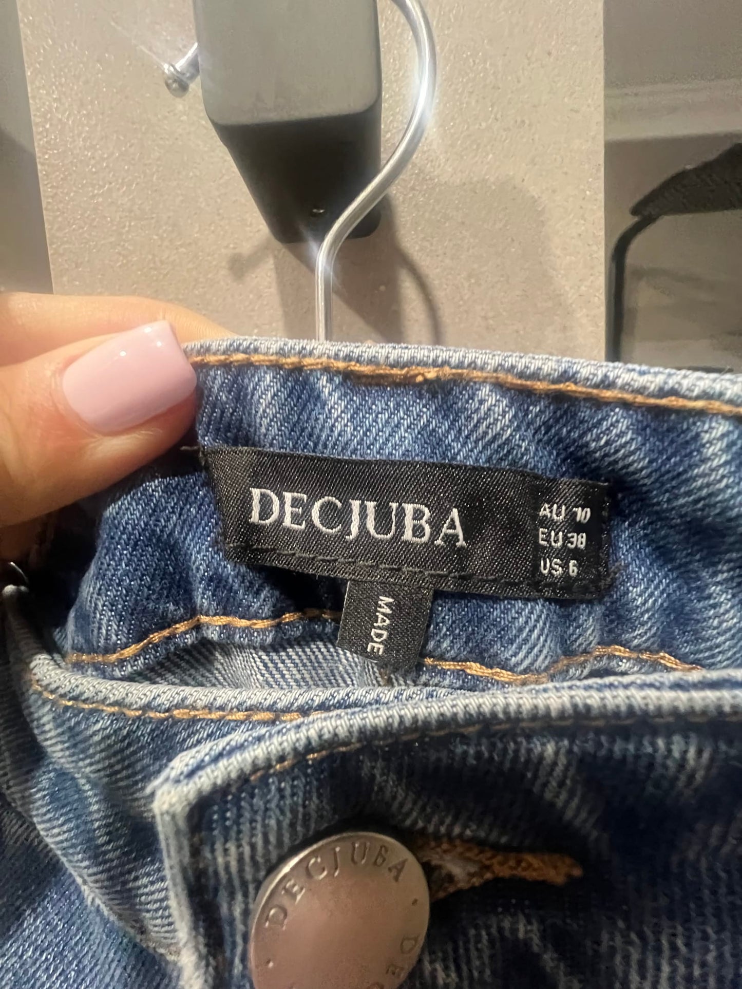 187318